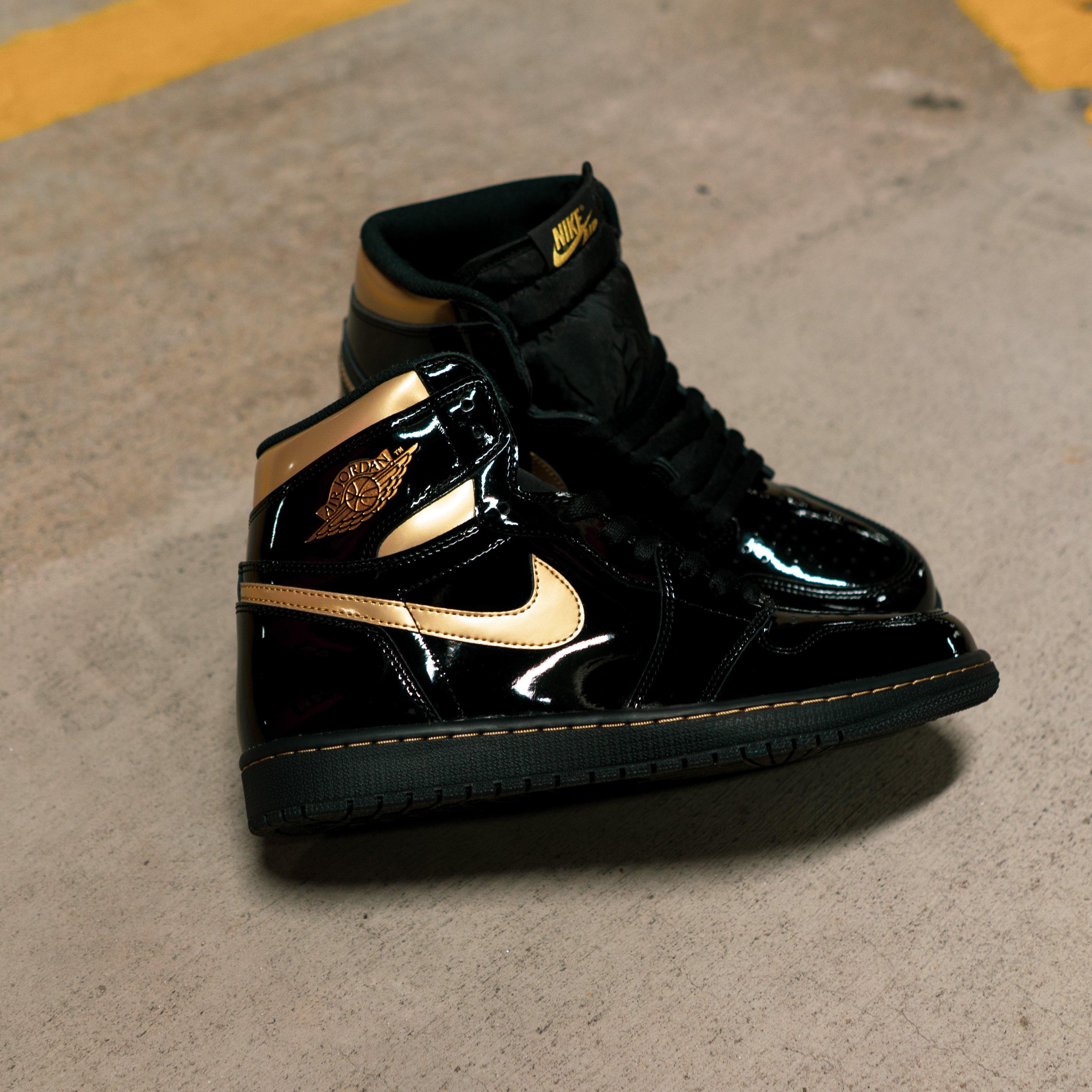 black and gold jordan 1s