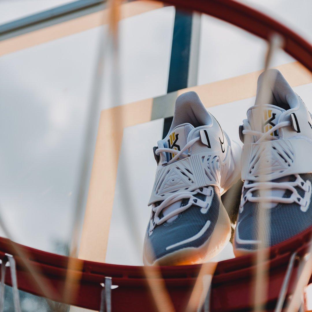 nike kyrie low 3 eclipse