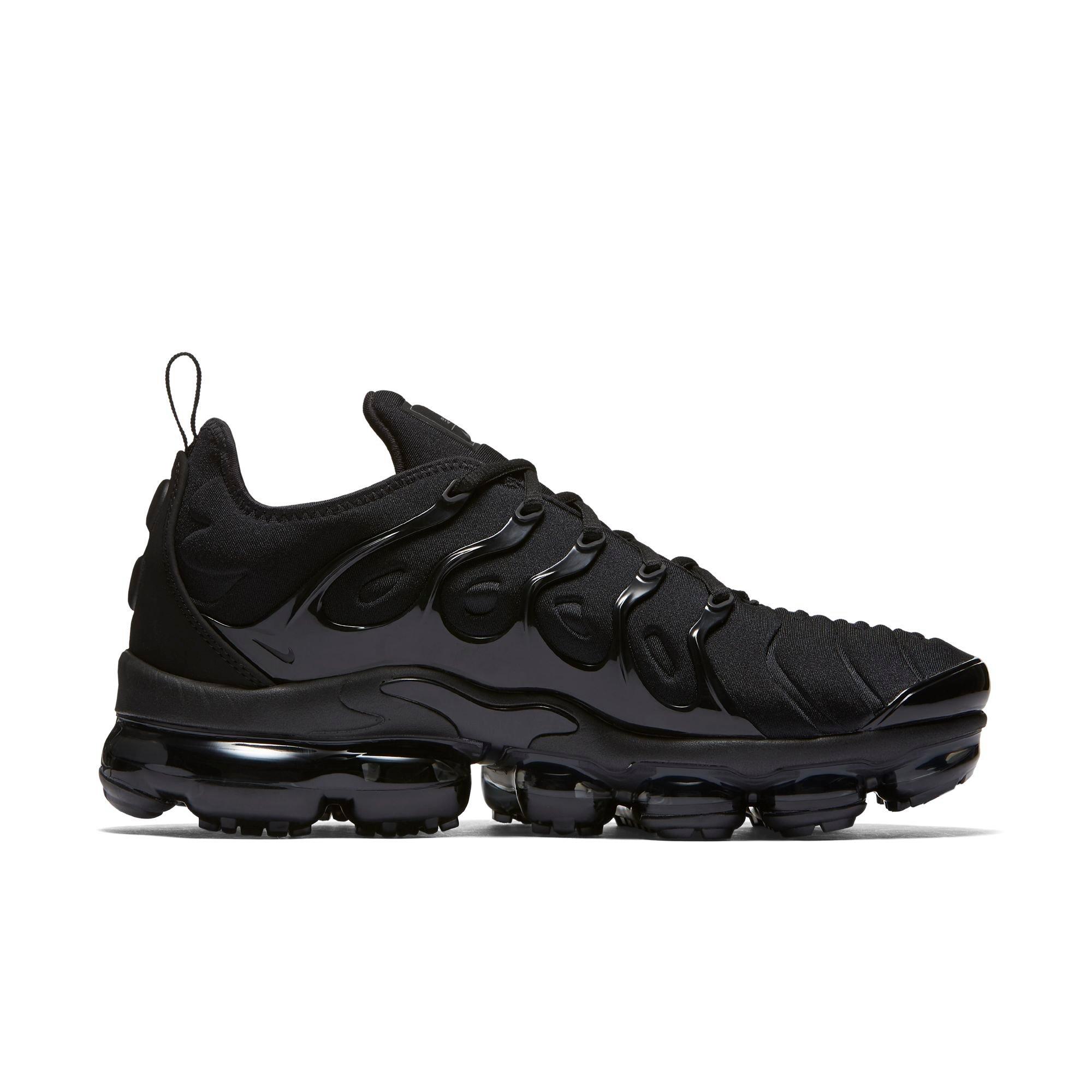 nike vapormax plus black and grey