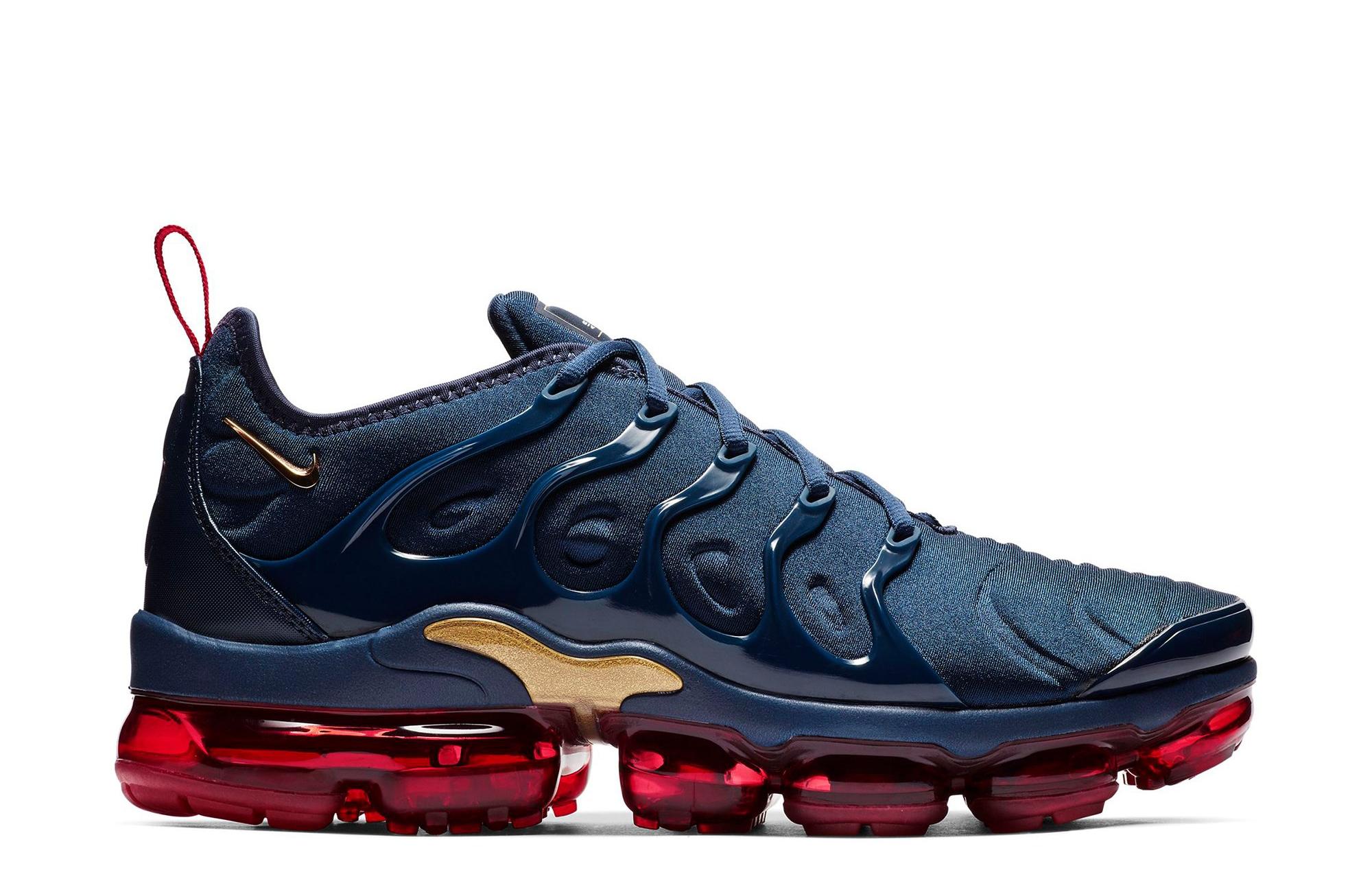 navy vapormax plus