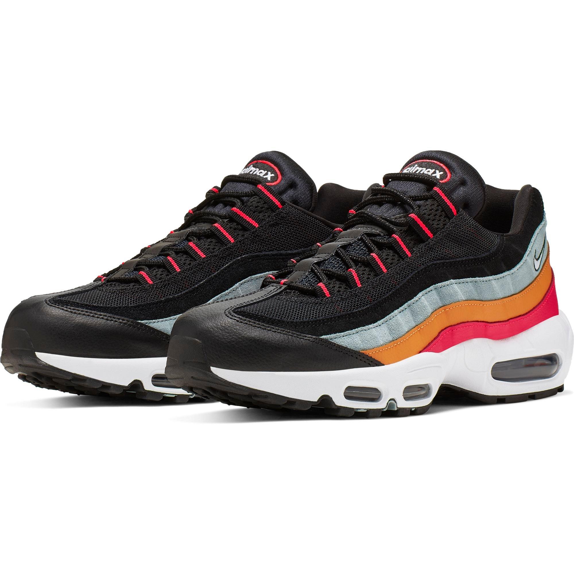 nike air max 95 se on feet
