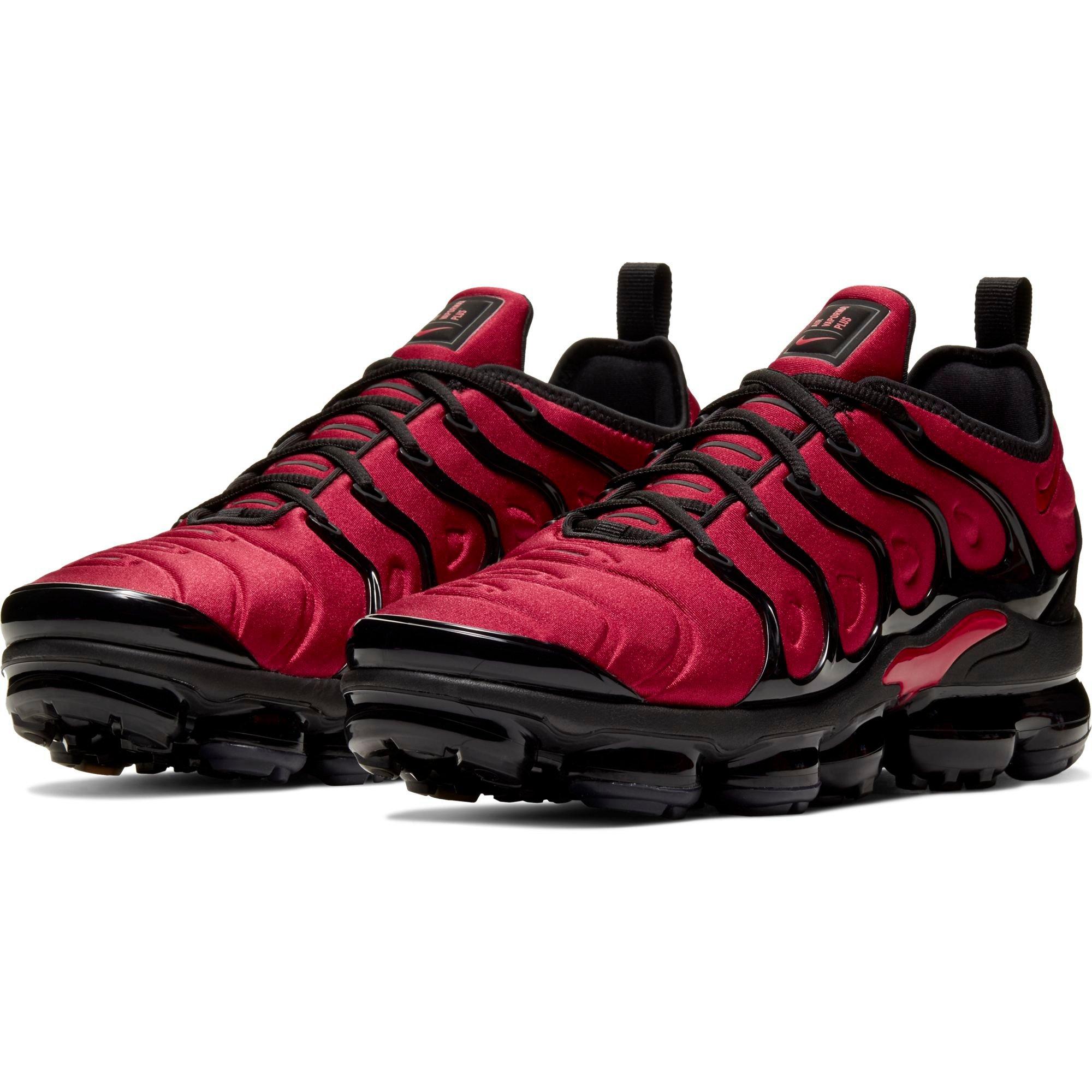 vapormax red and black