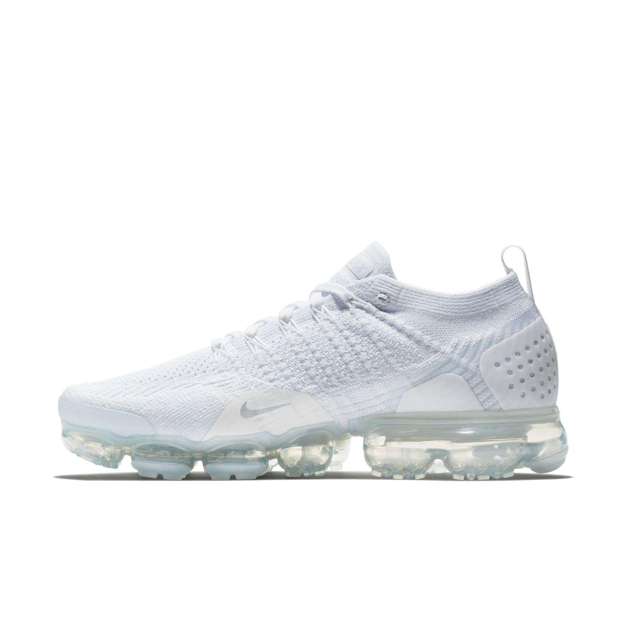 white nike vapormax 2