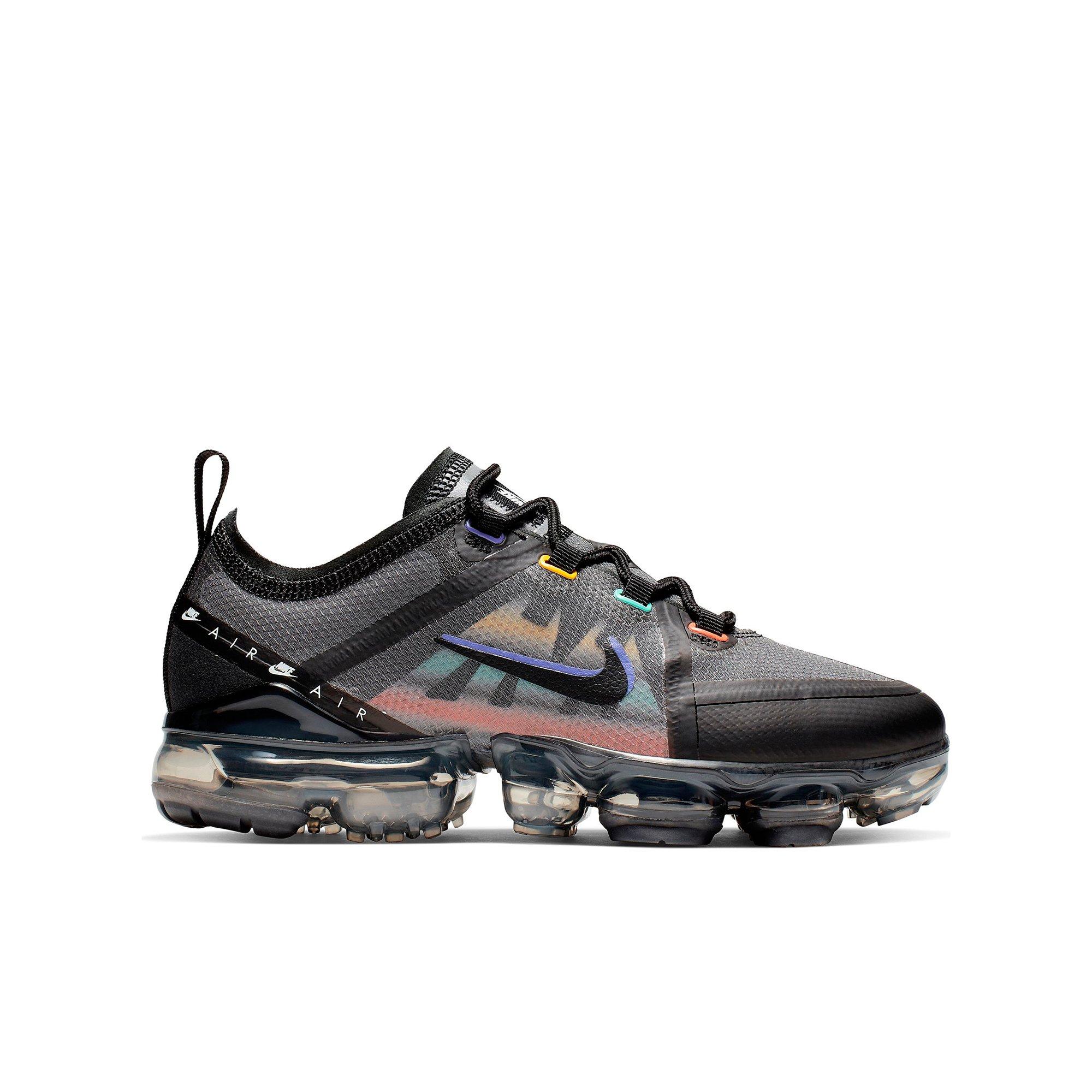 vapormax black with colors