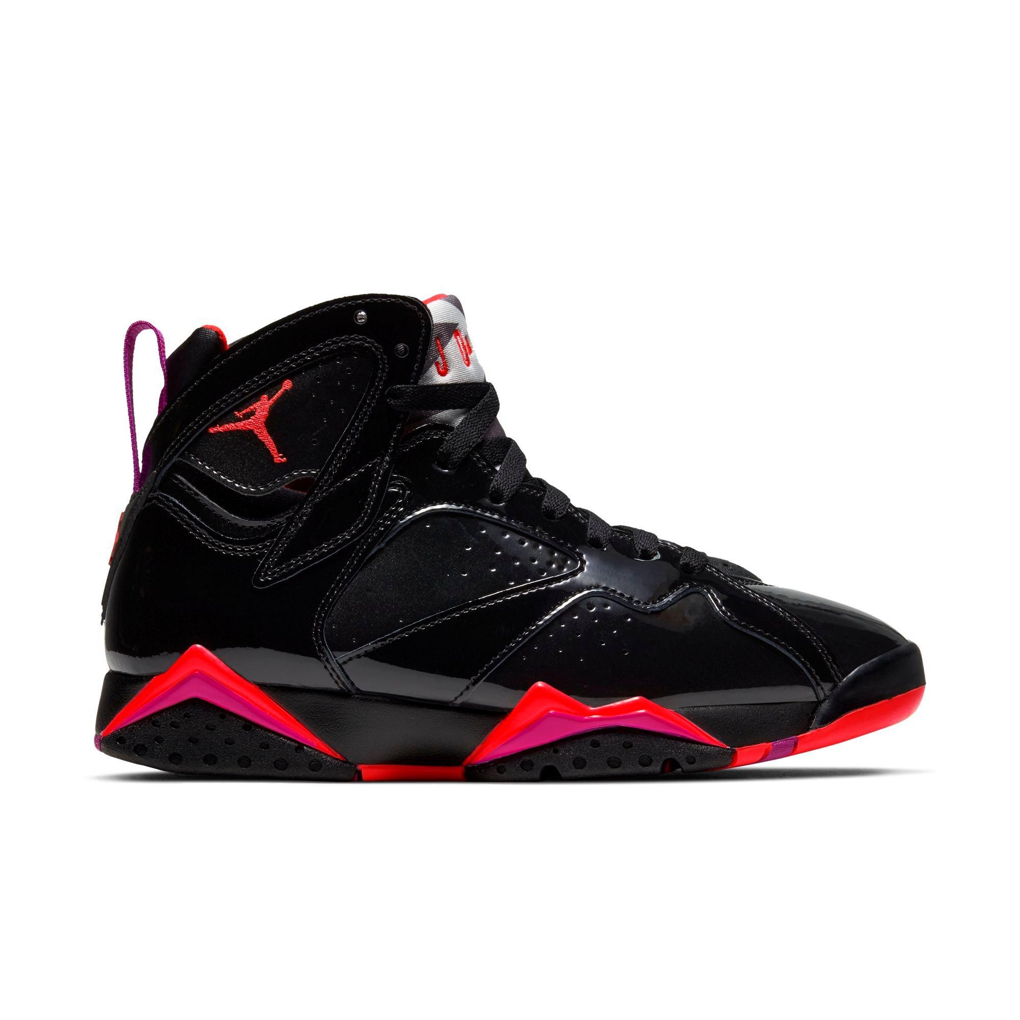 black jordans size 7
