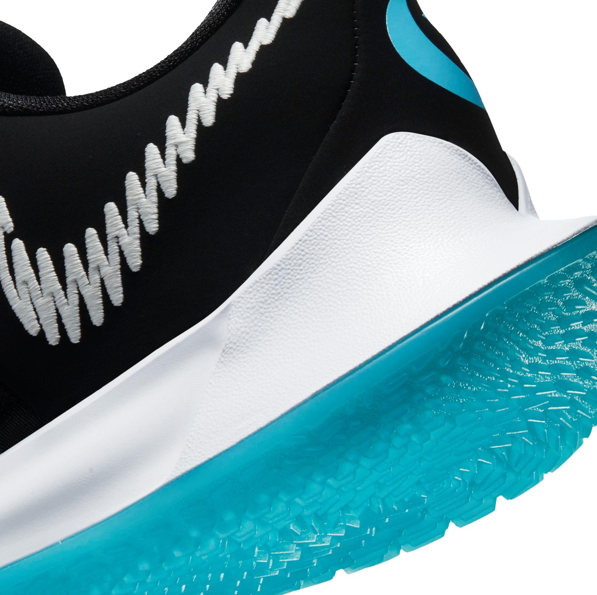 black tennis shoes