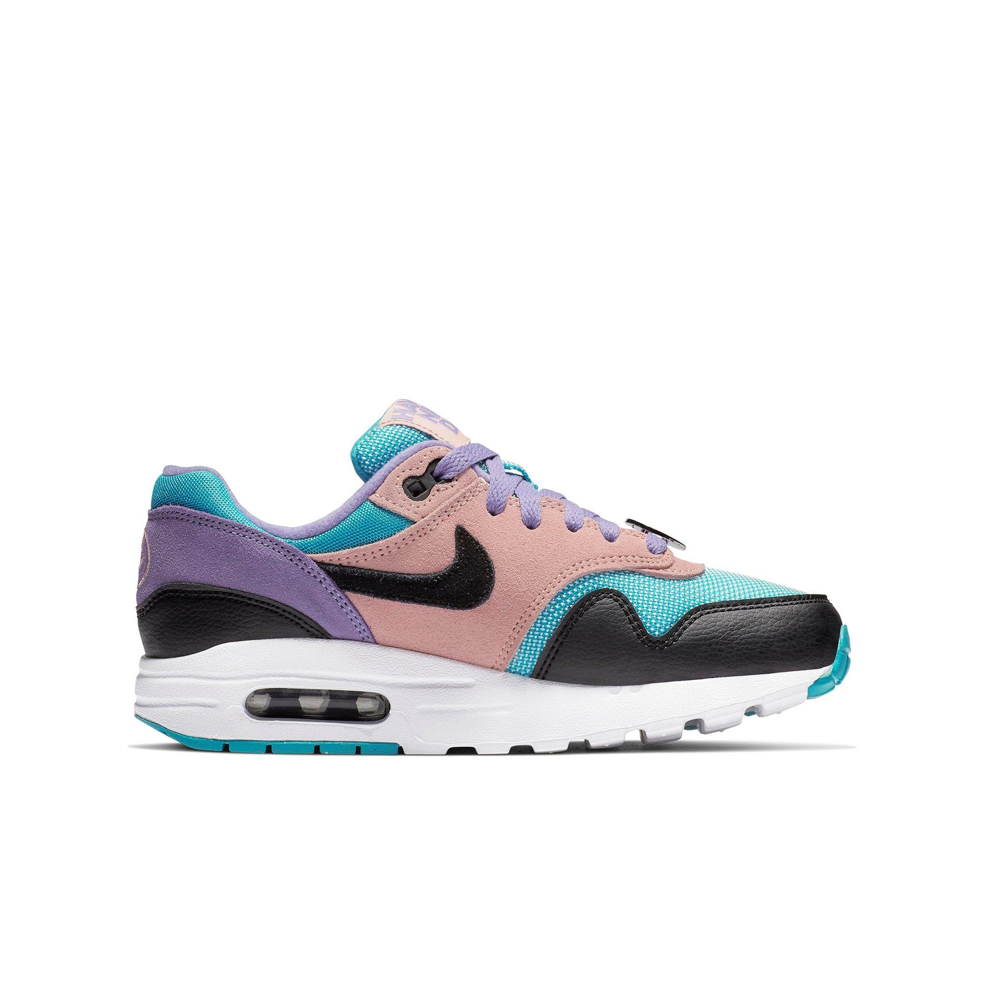have a nike day air max toddler