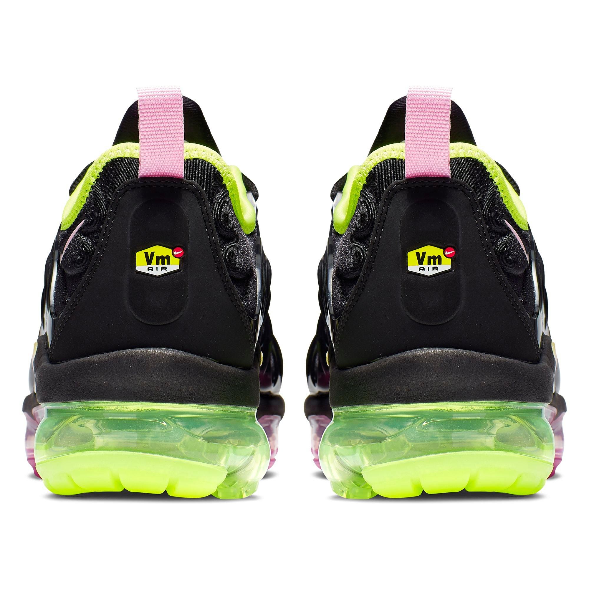 black green and pink vapormax plus