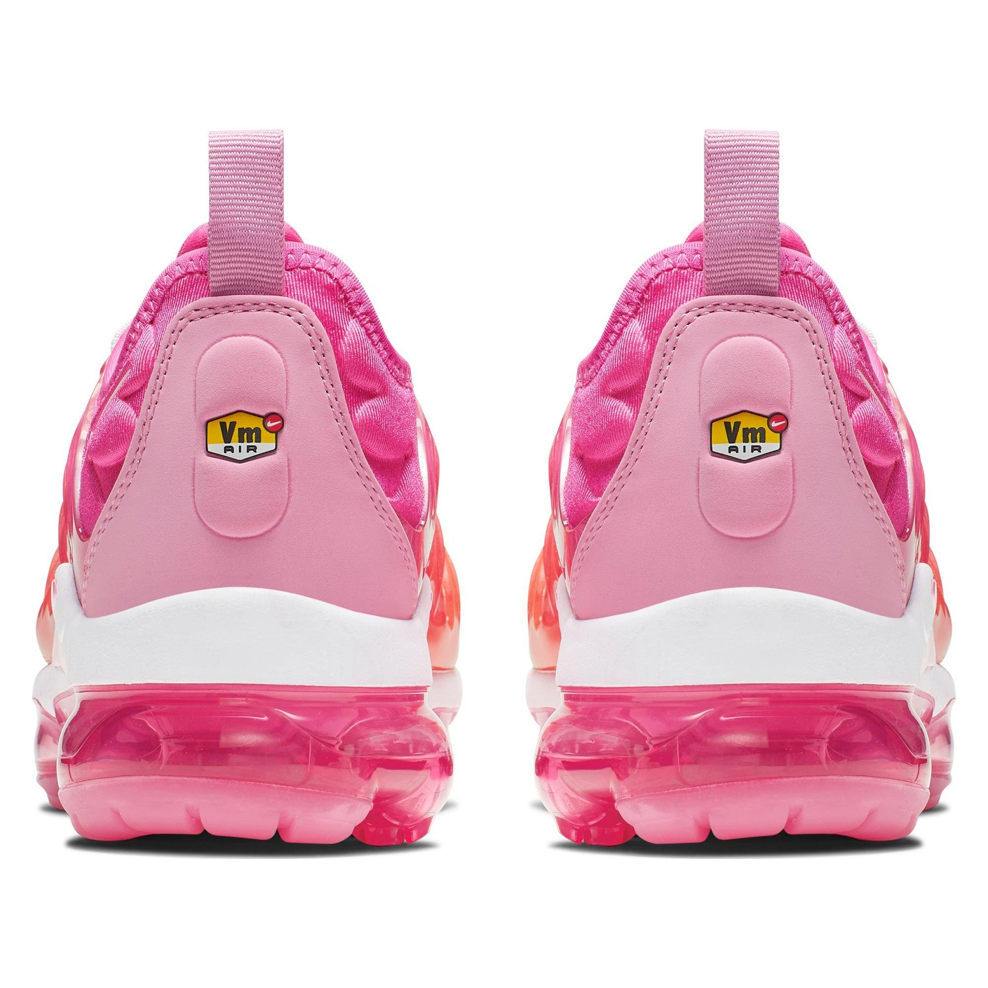 pink vapormax plus women's