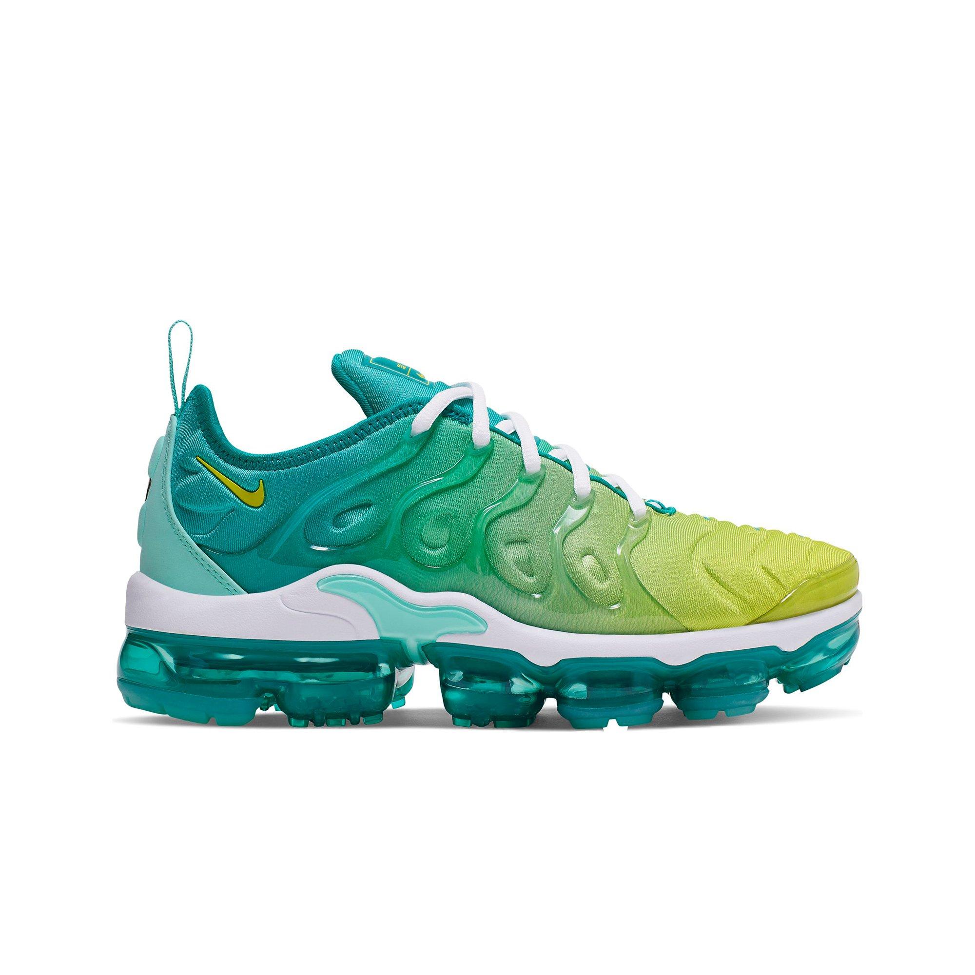 green vapormax plus women's 