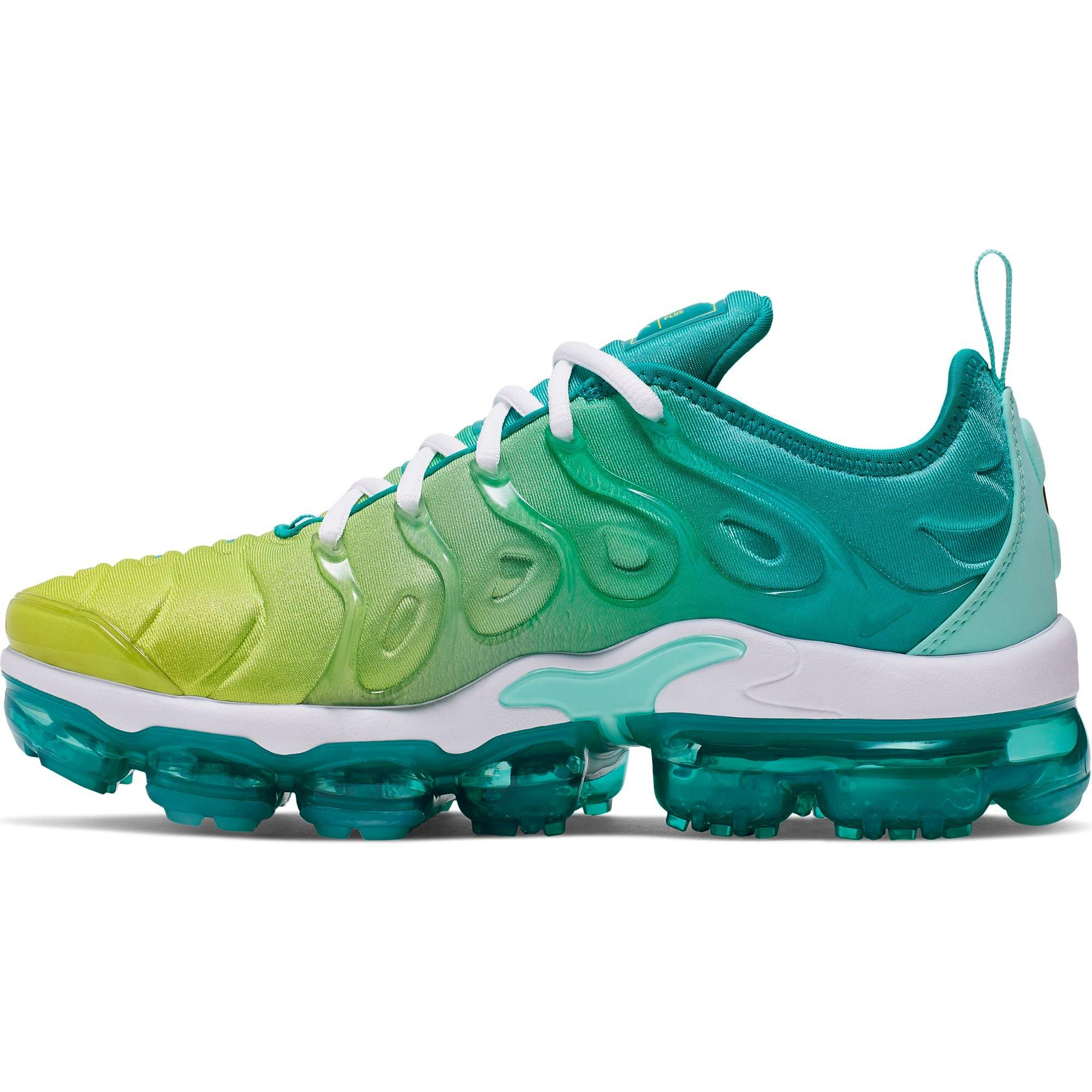 vapormax plus tropical