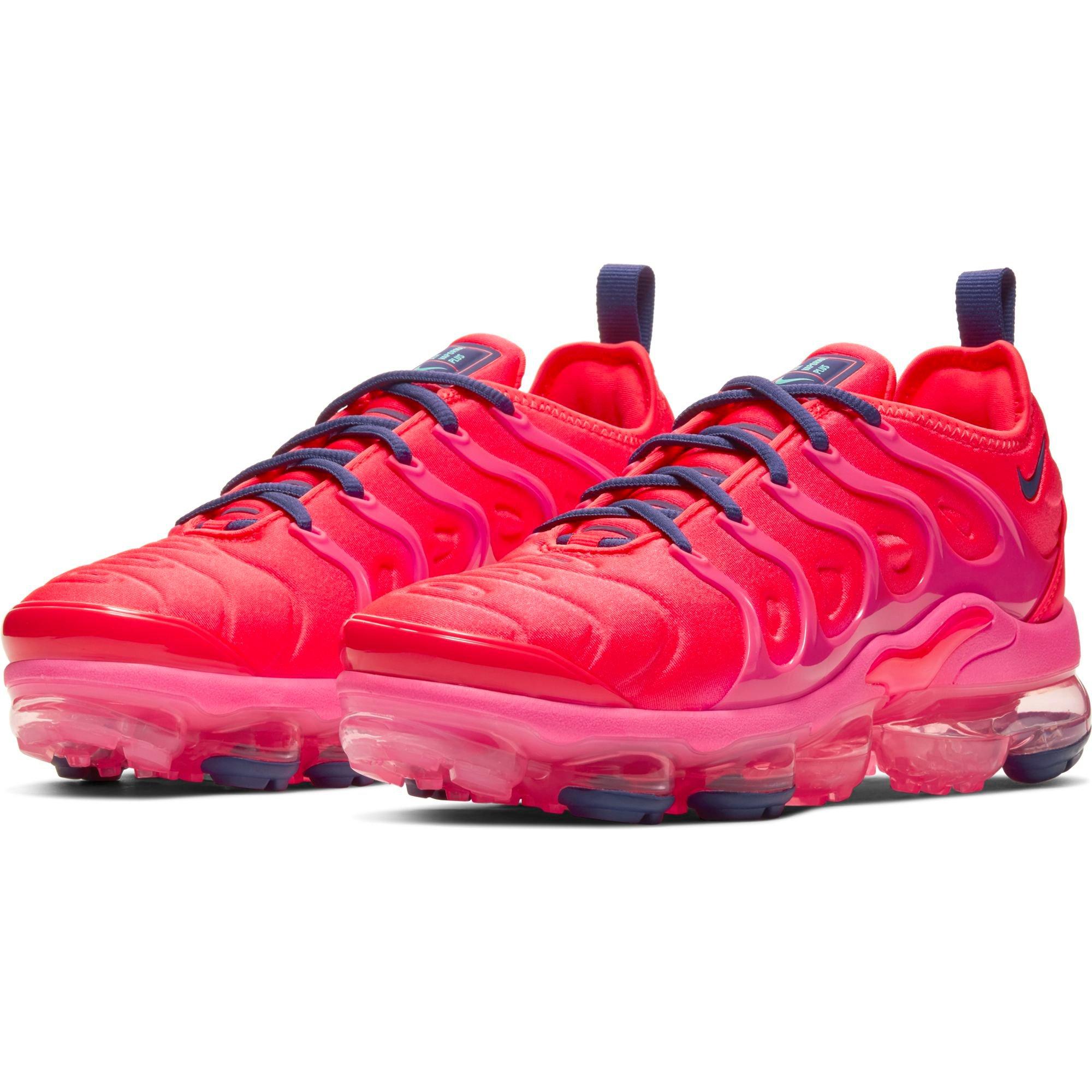 pink nike air vapormax plus