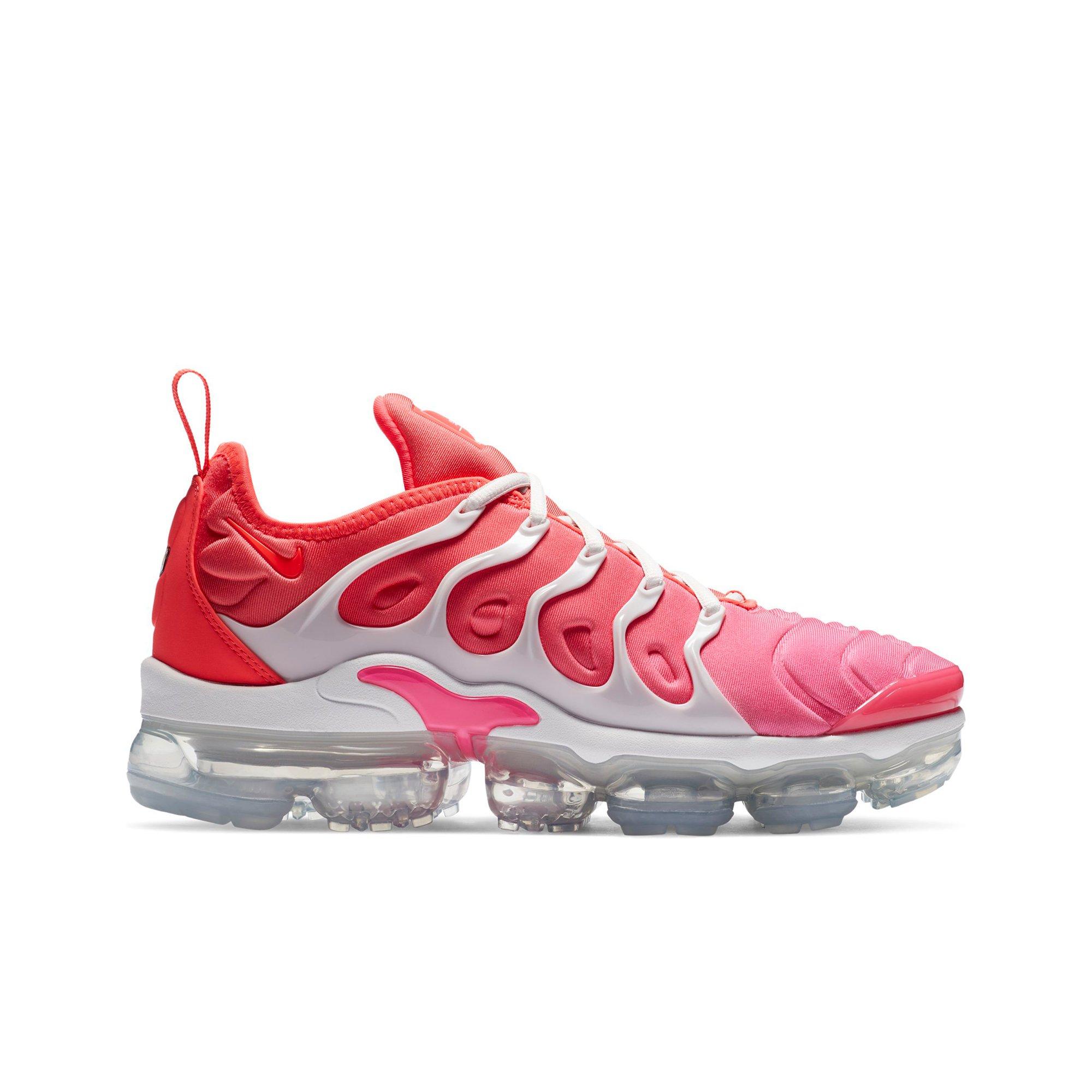 hot pink vapormax plus