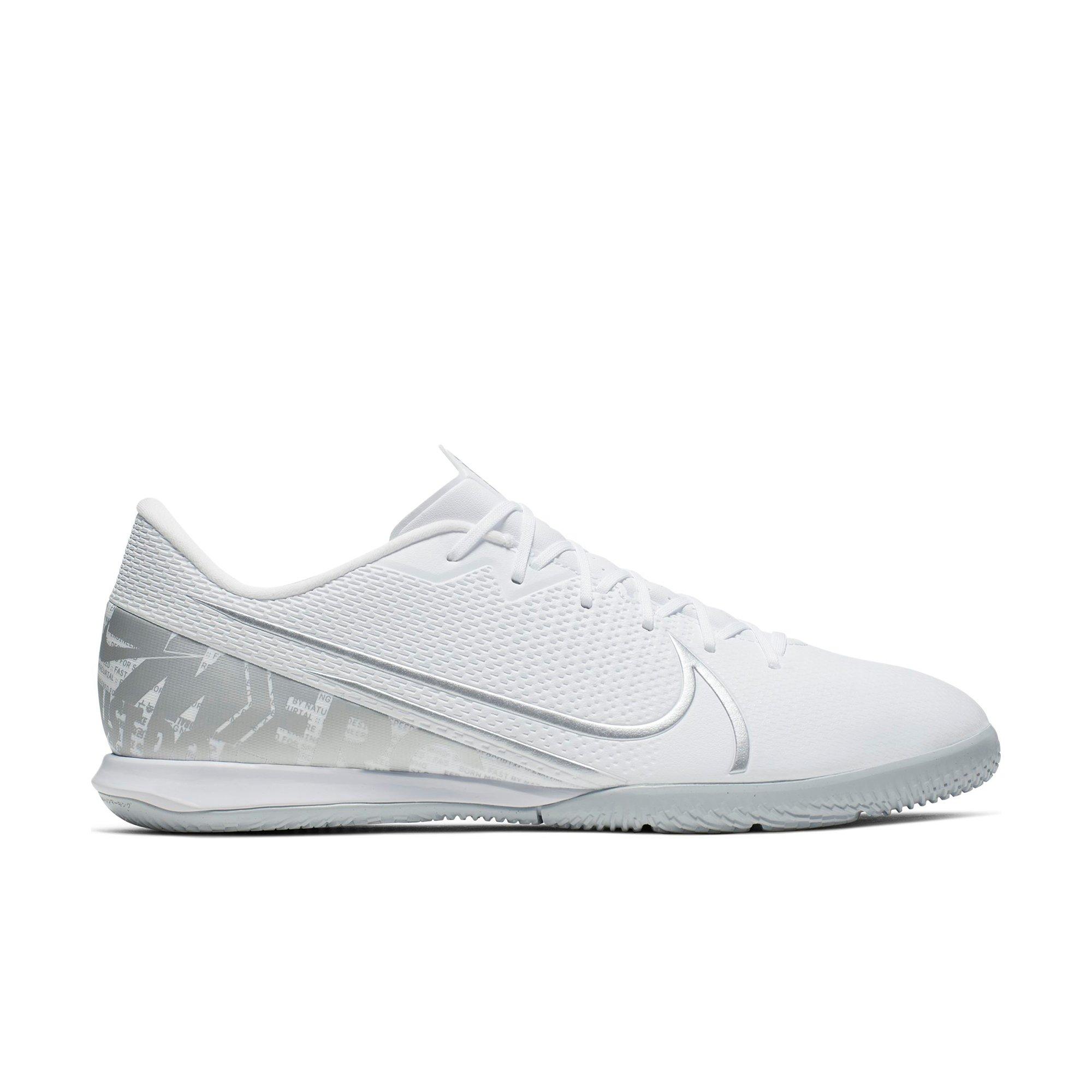 nike soccer shoes indoor