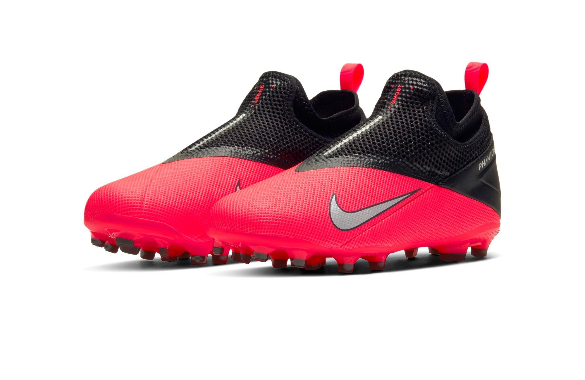 Laceless nike store soccer cleats