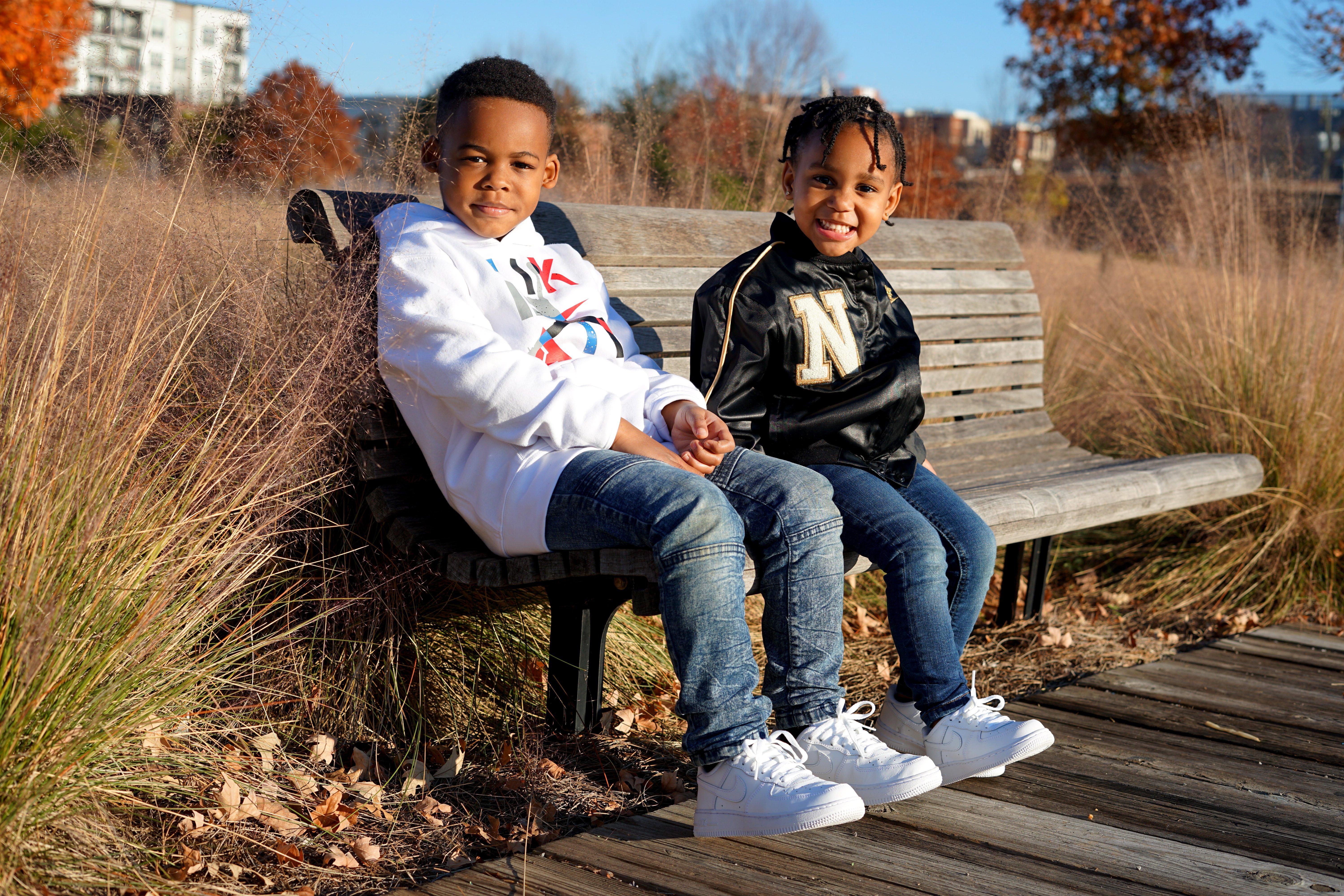 outfits with white air force ones