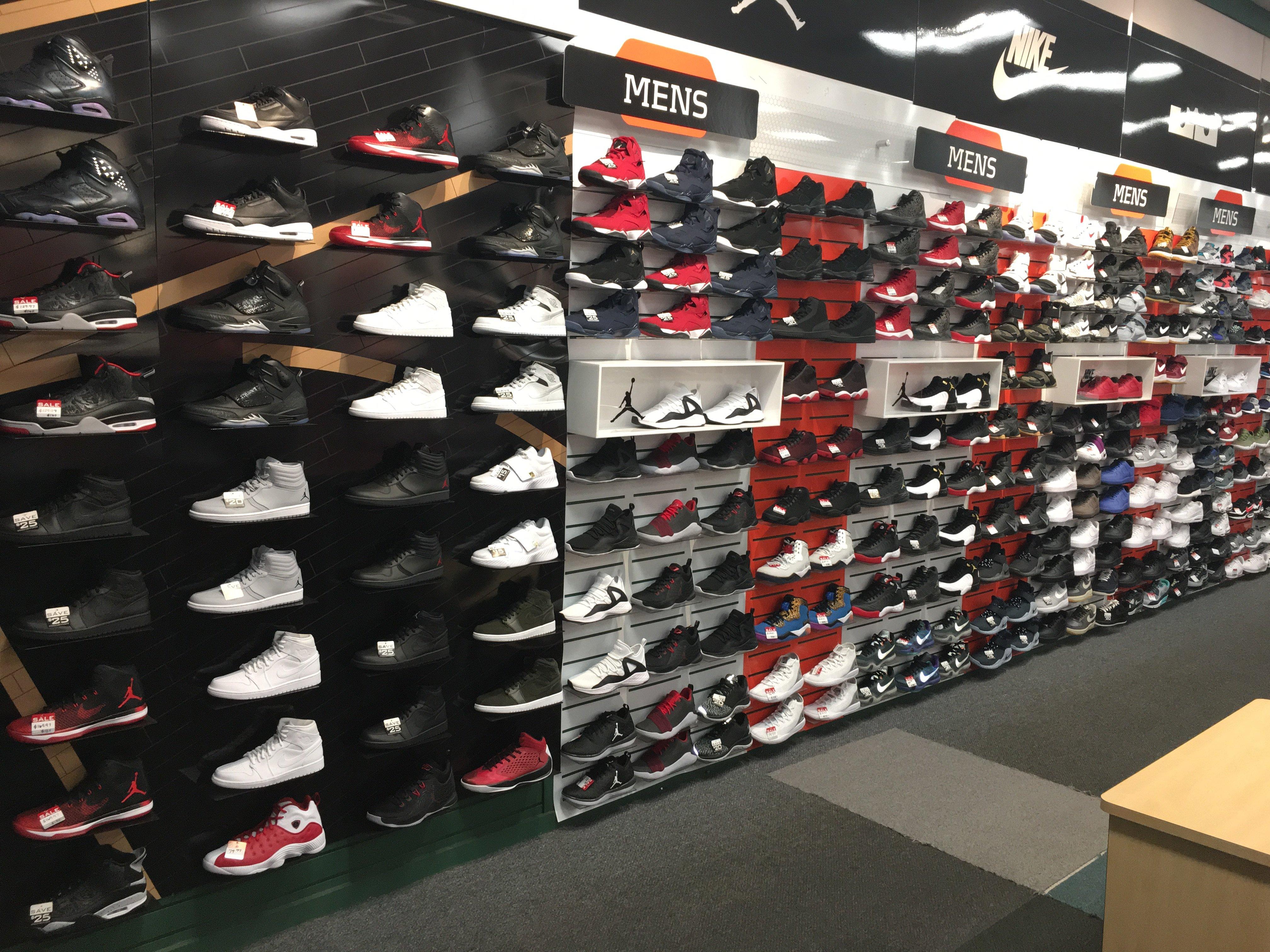 crocs hibbett sports