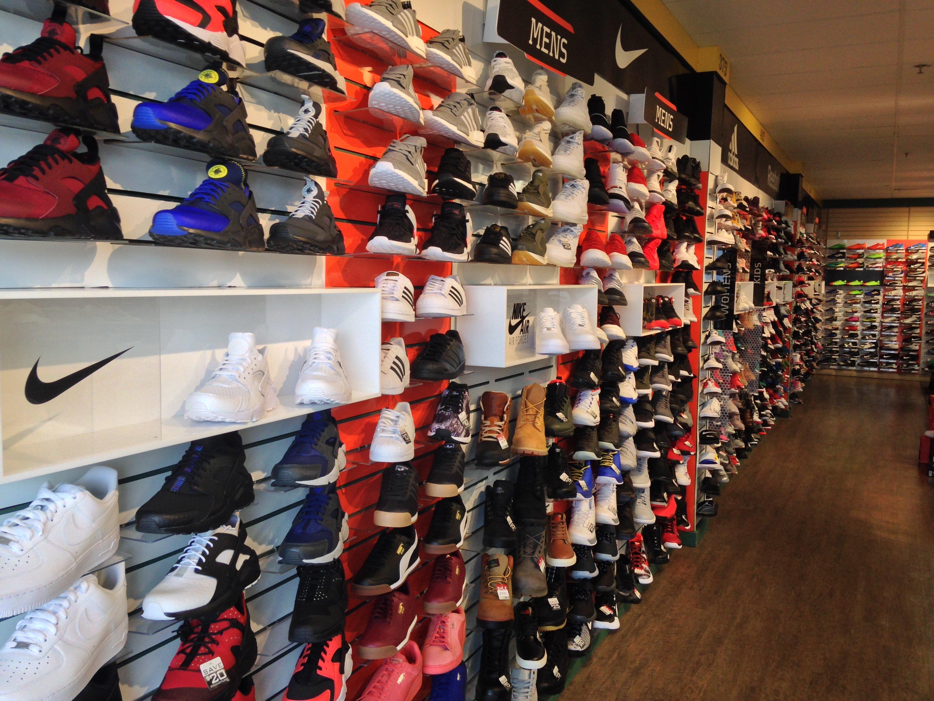 hibbett sports shoes in store