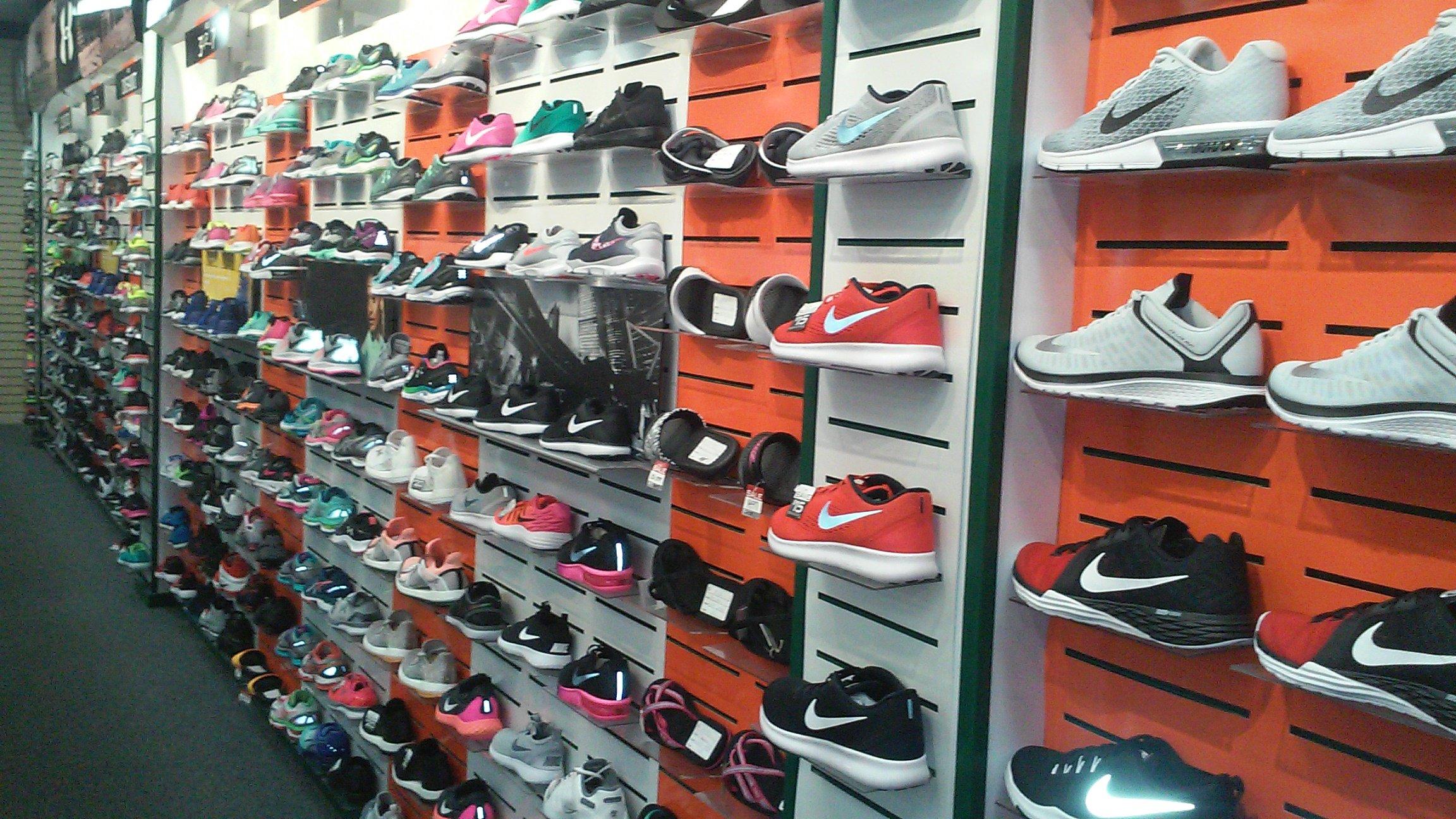 hibbett sports shoes in store