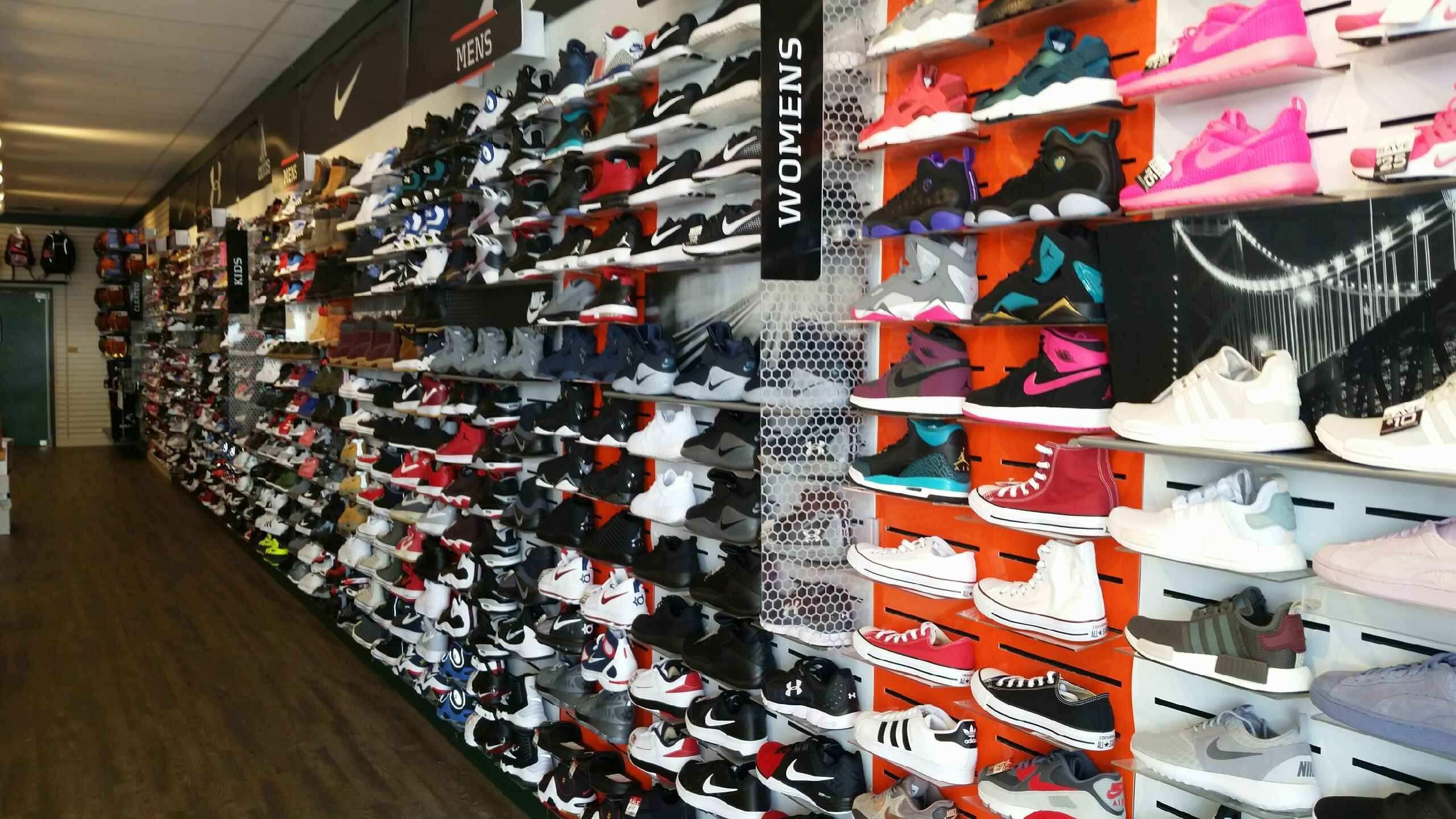 hibbett shoe store
