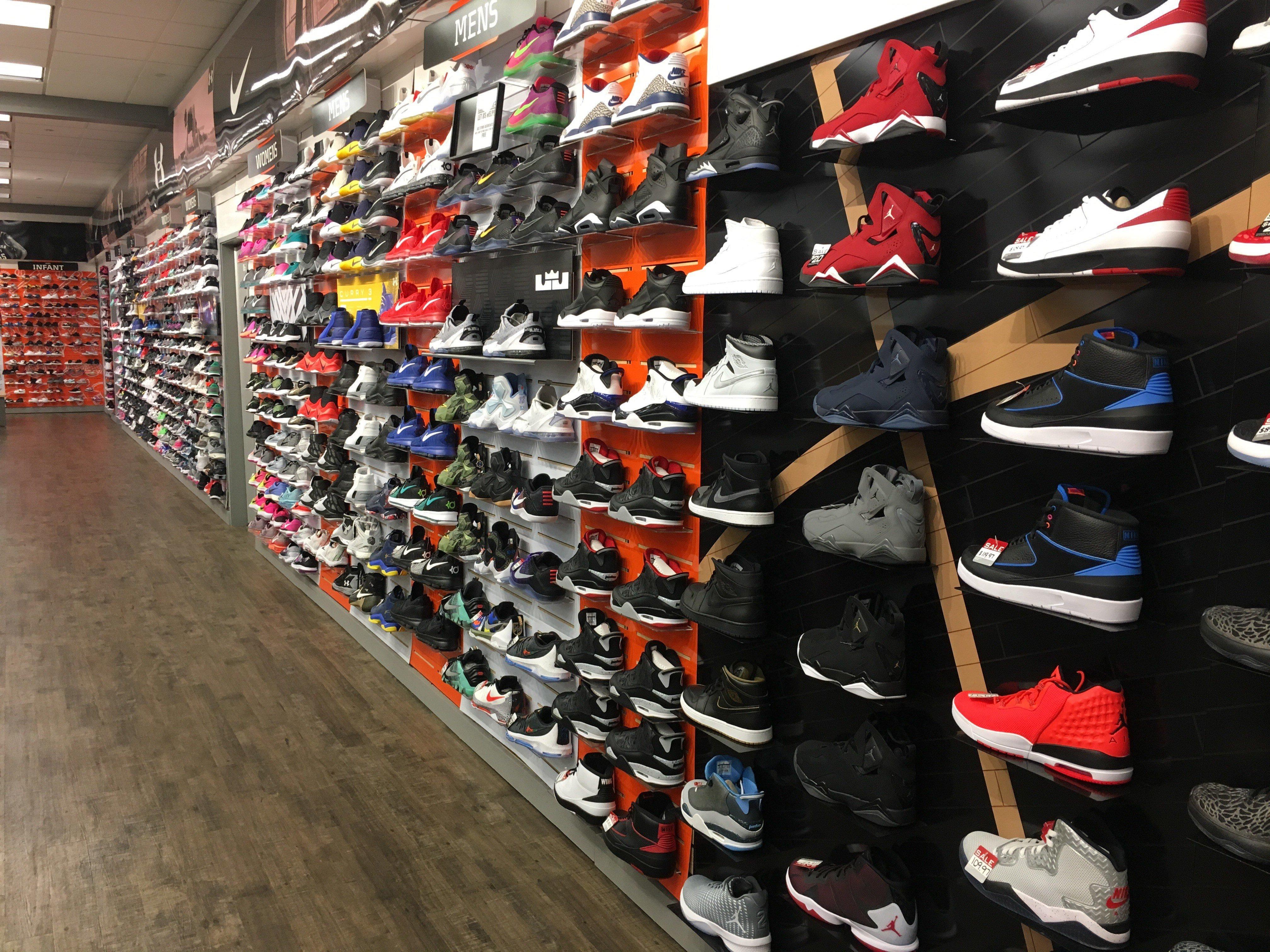nike pumps for sale