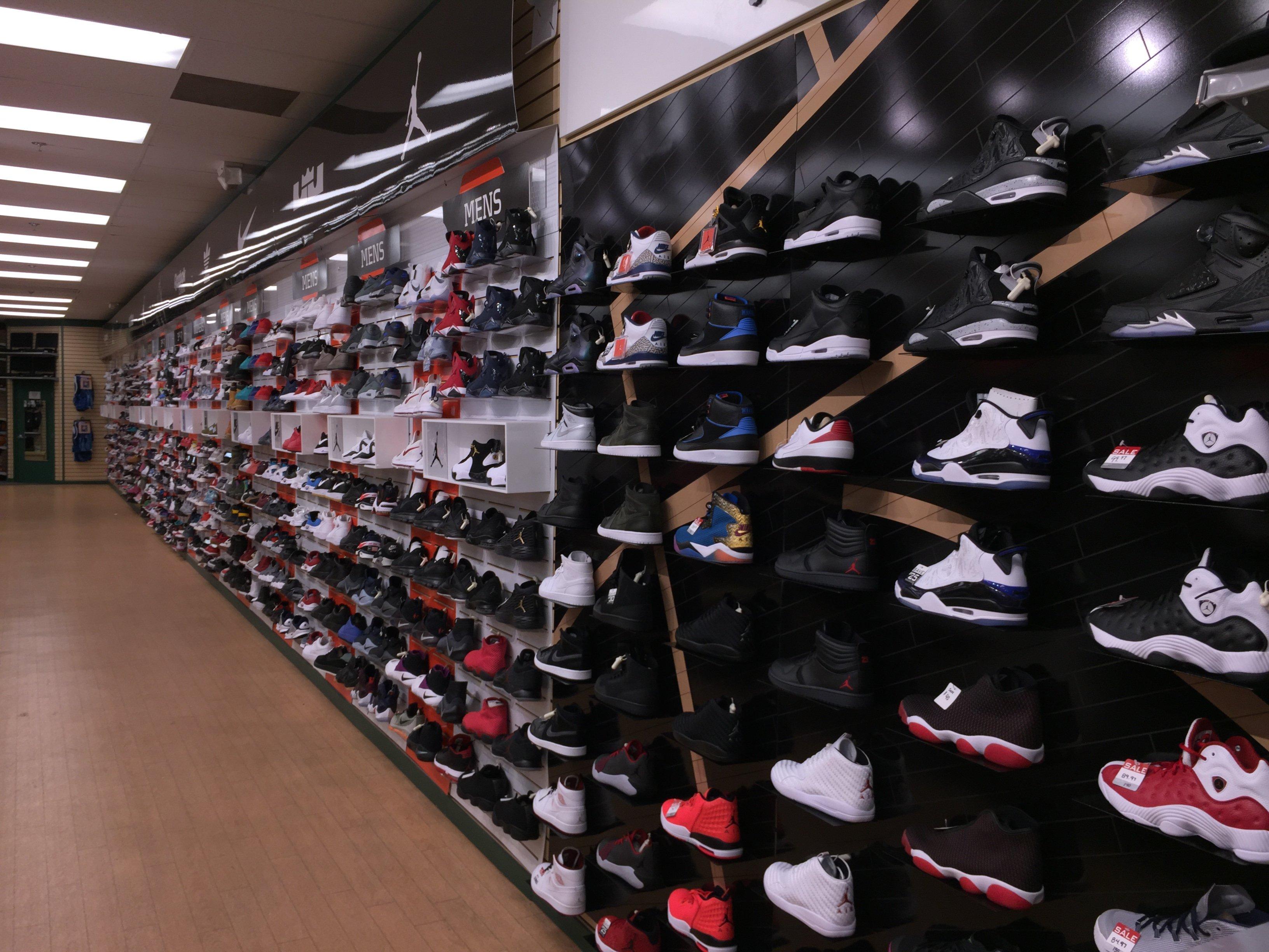 nike outlet elvis presley blvd