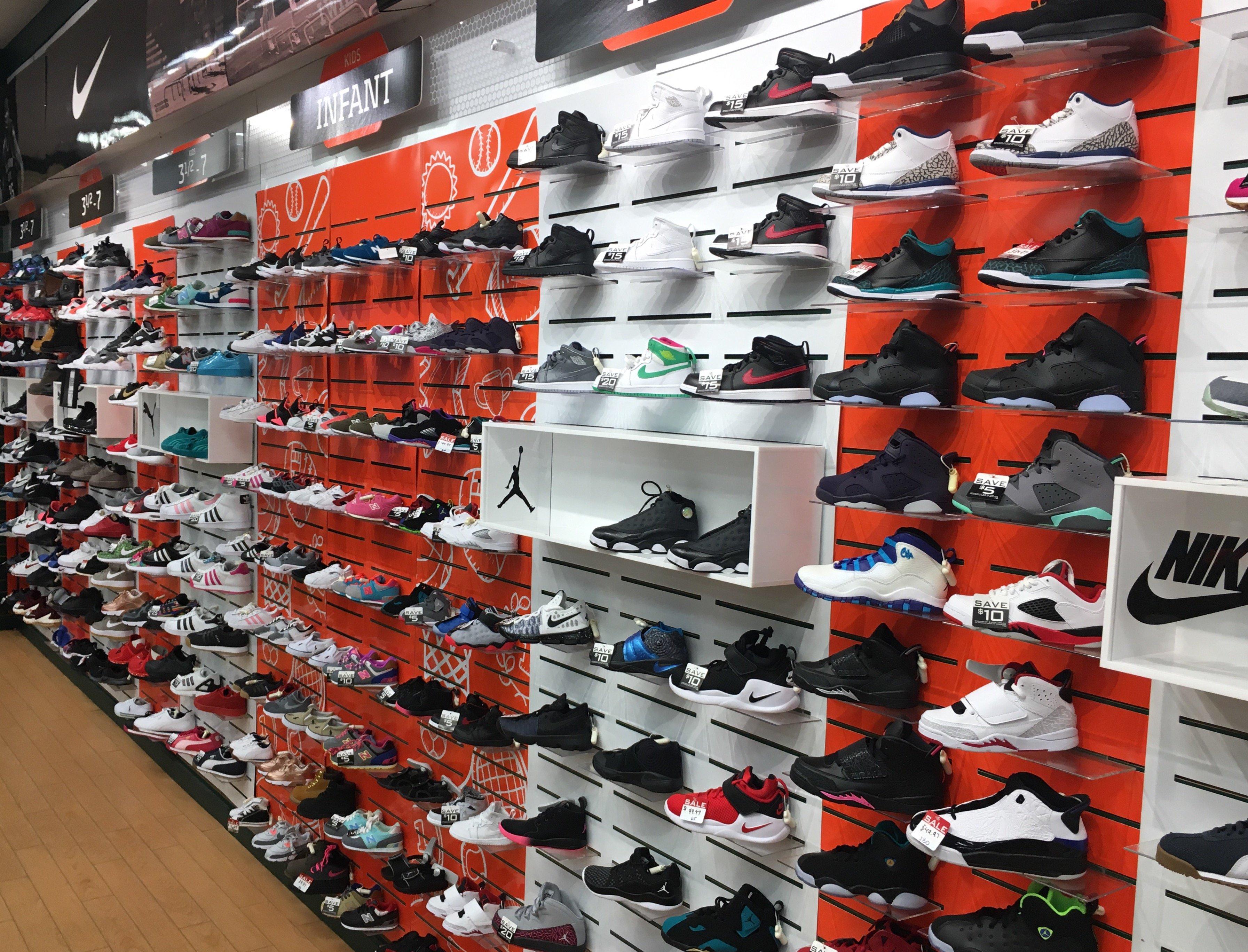 nike outlet elvis presley blvd