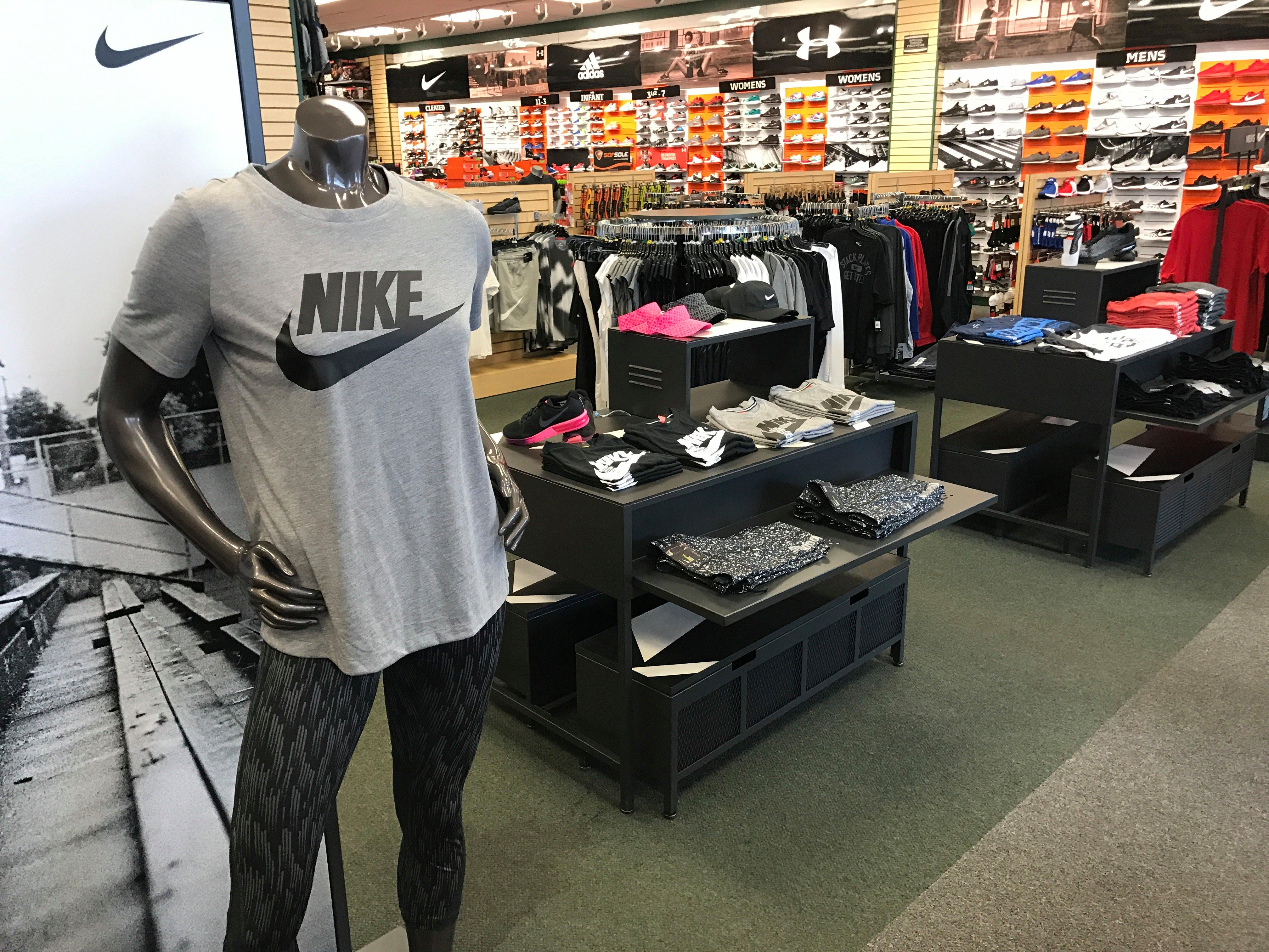 hibbett sports nike shirts