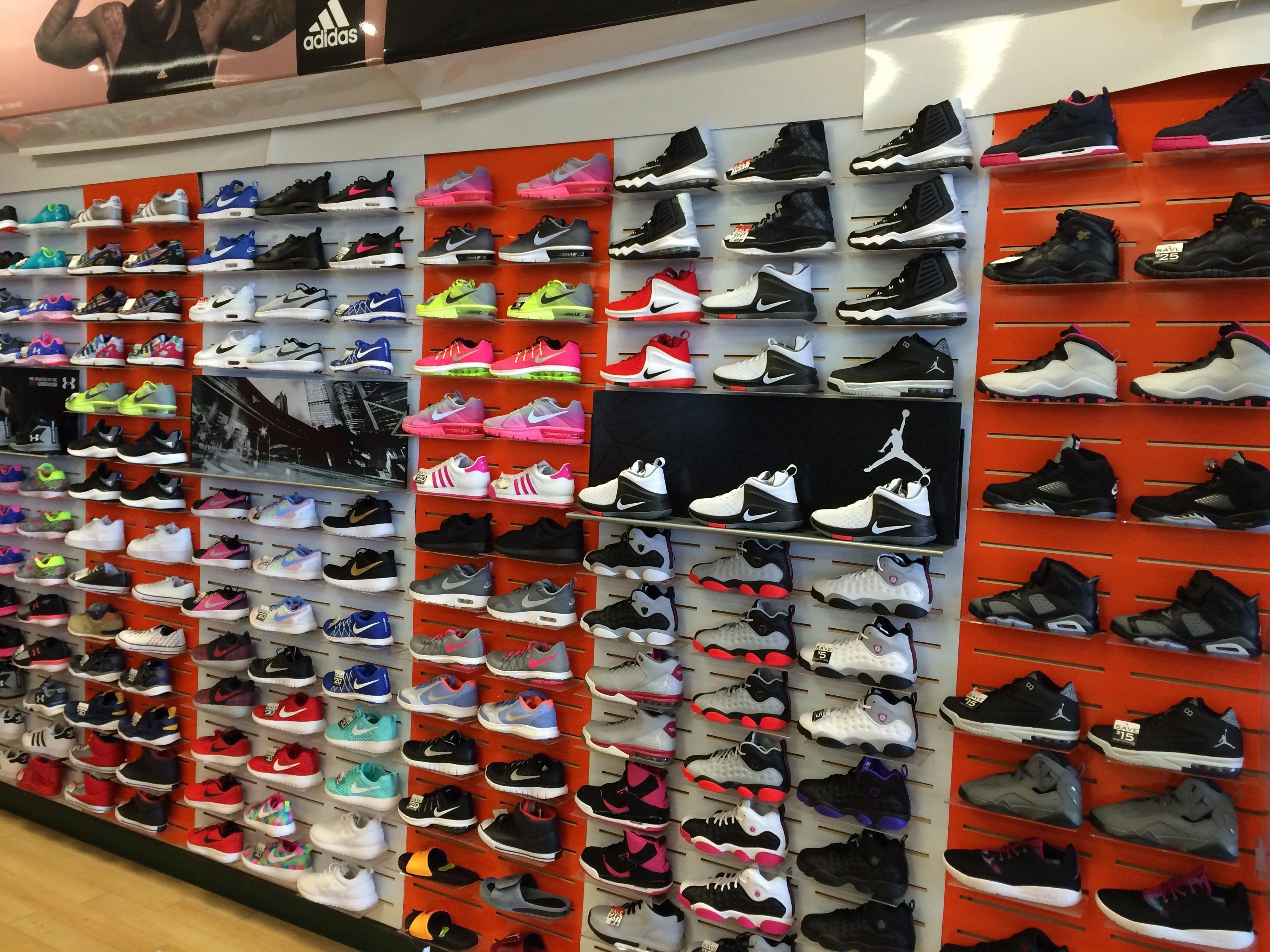 hibbett sports crocs