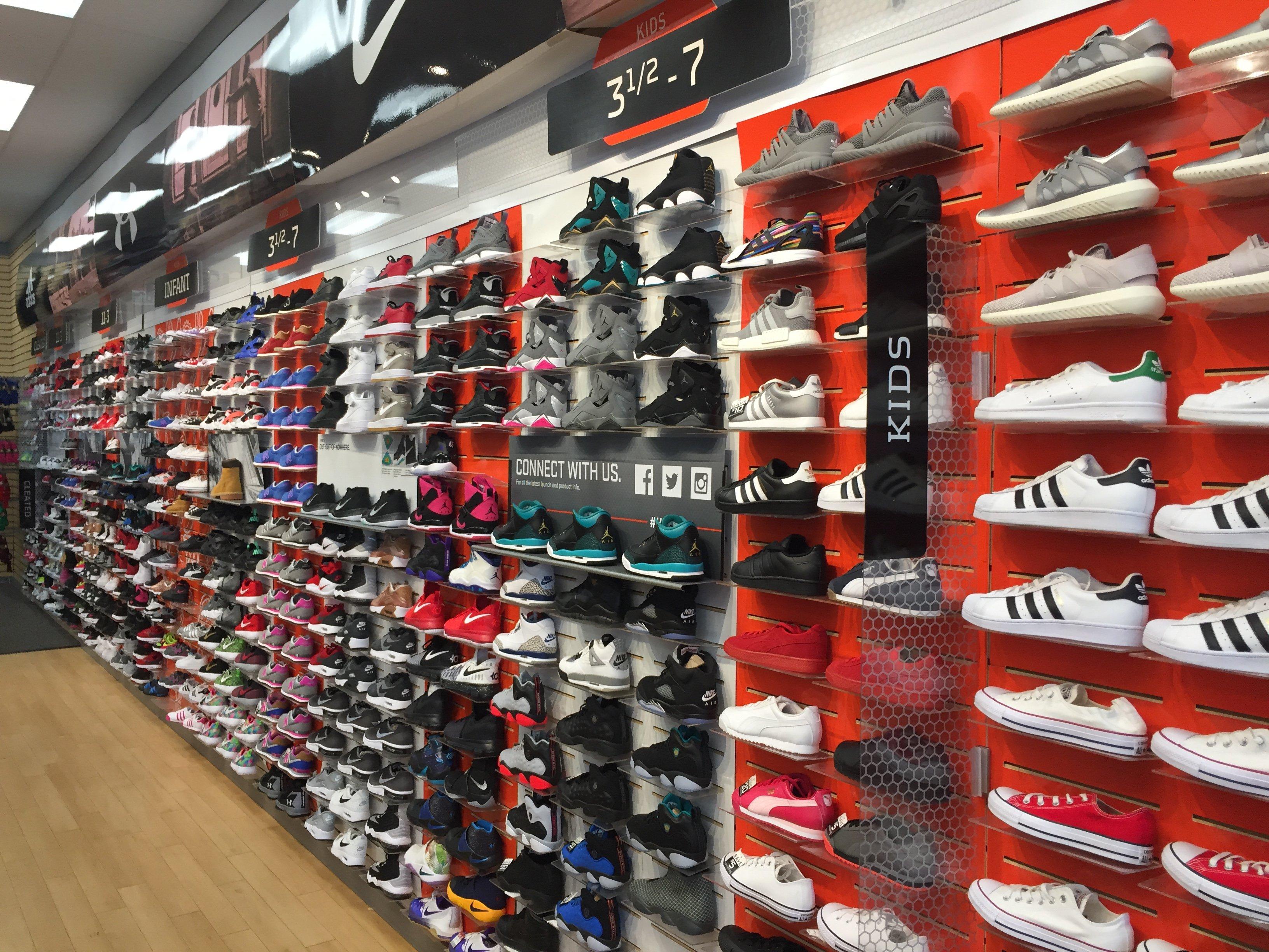 hibbett sports shoe store