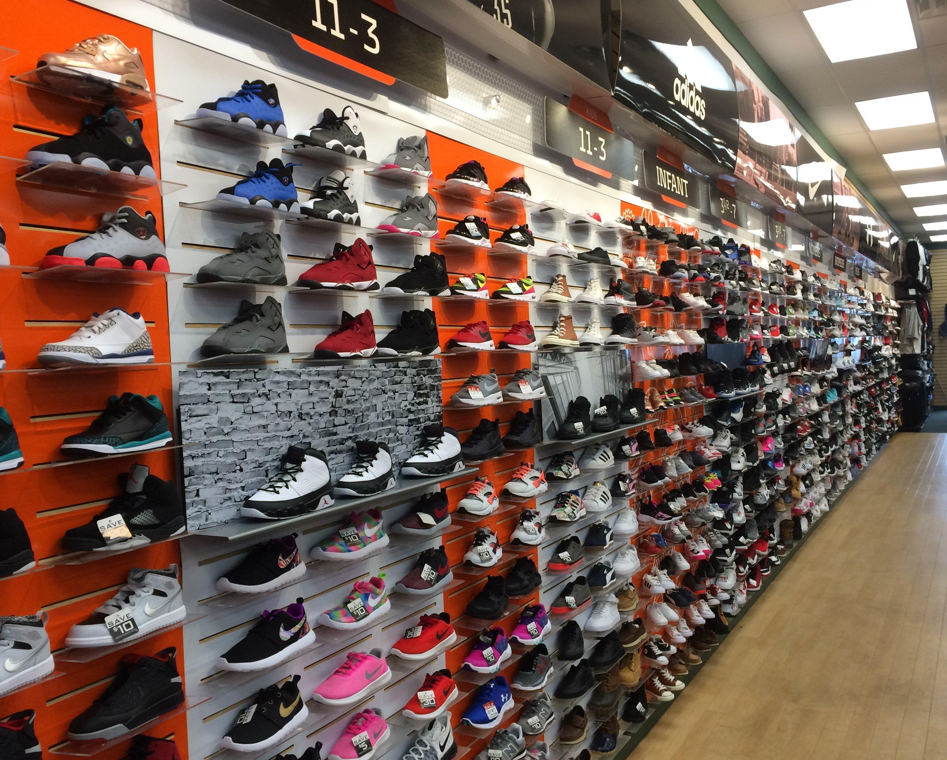 Jackson Hibbett Sports | College Ave