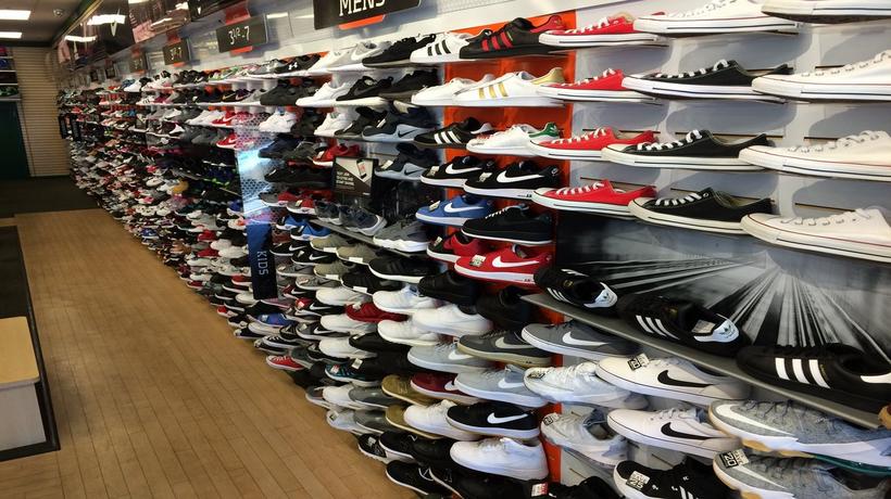 Hibbett Sports in Lakeland, FL - Sneakers Store