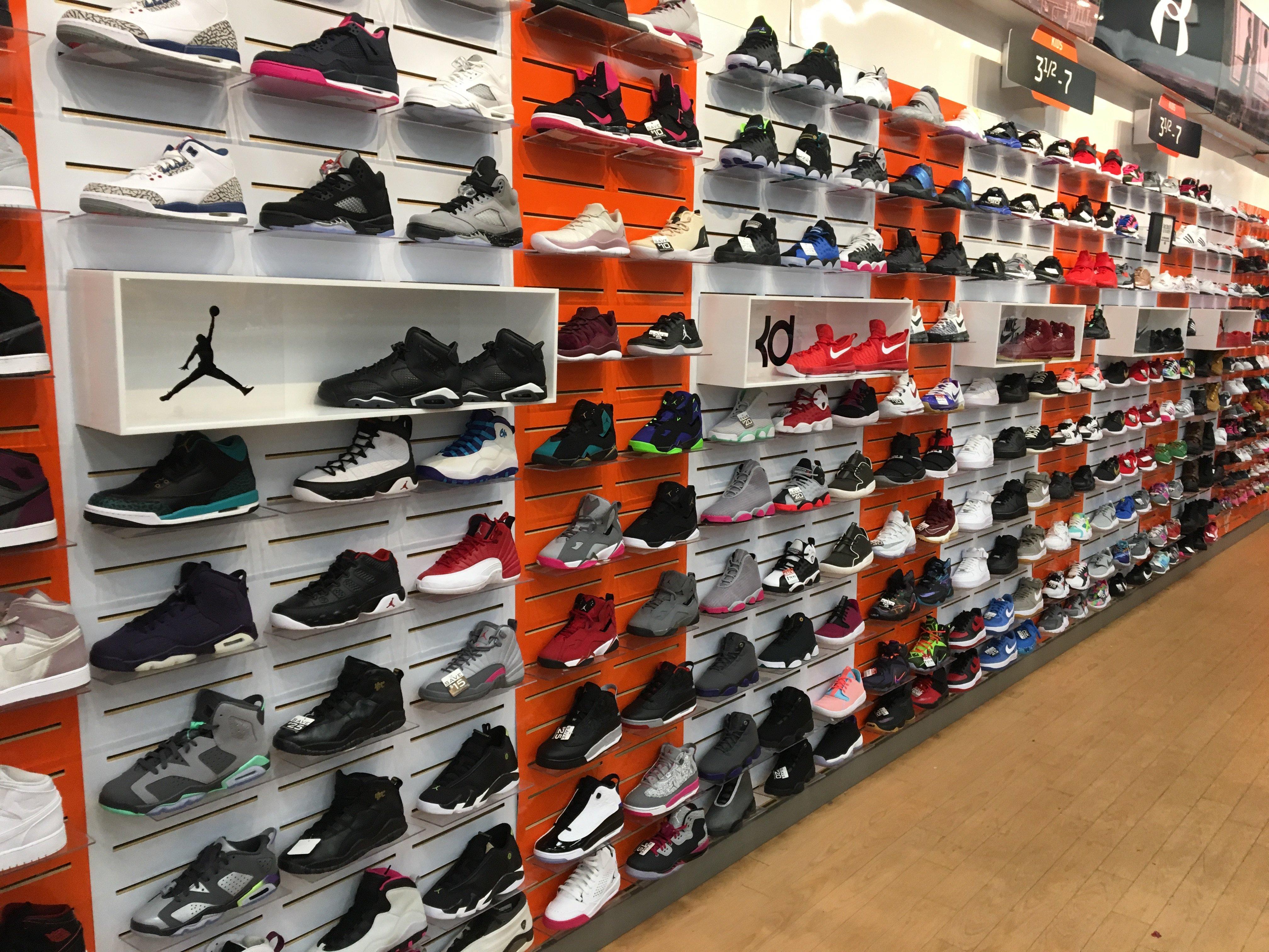 sport shoes store