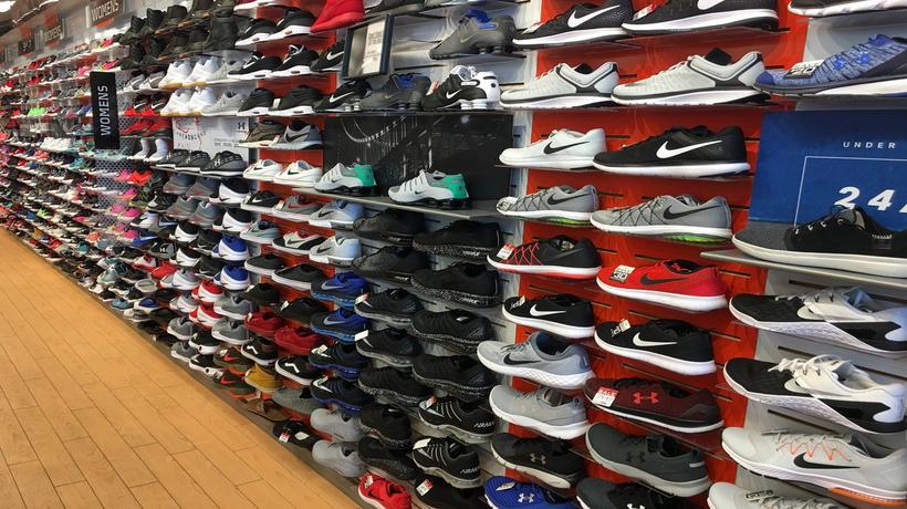 Hibbett sports shoes deals near me