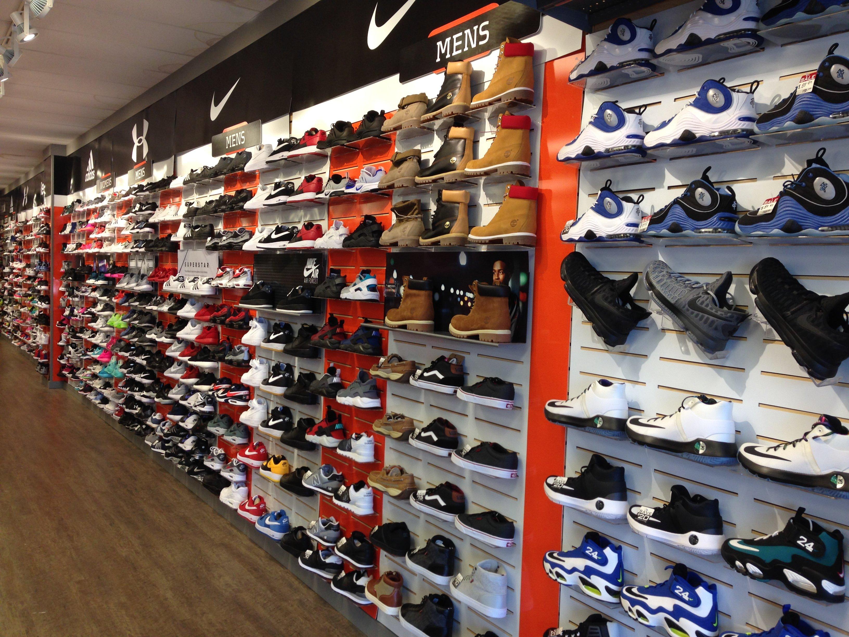 hibbett shoe store