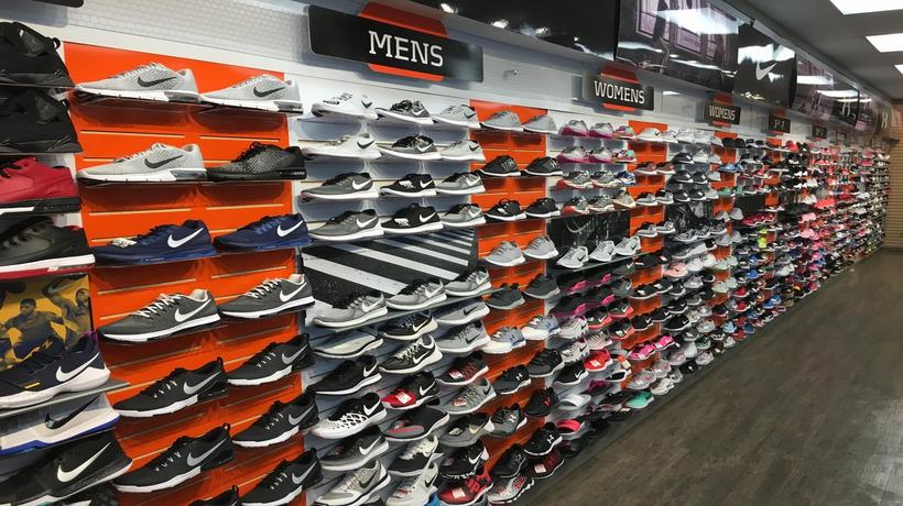 Nike sales outlet corpus