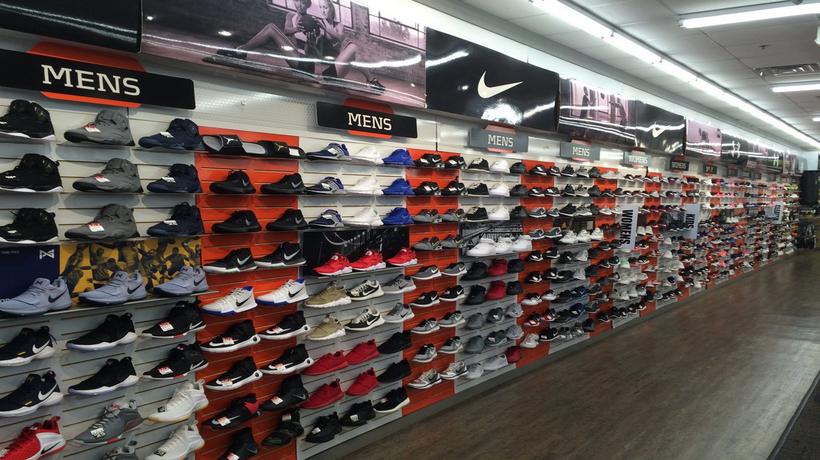 Hibbett Sports in Lakeland, FL - Sneakers Store