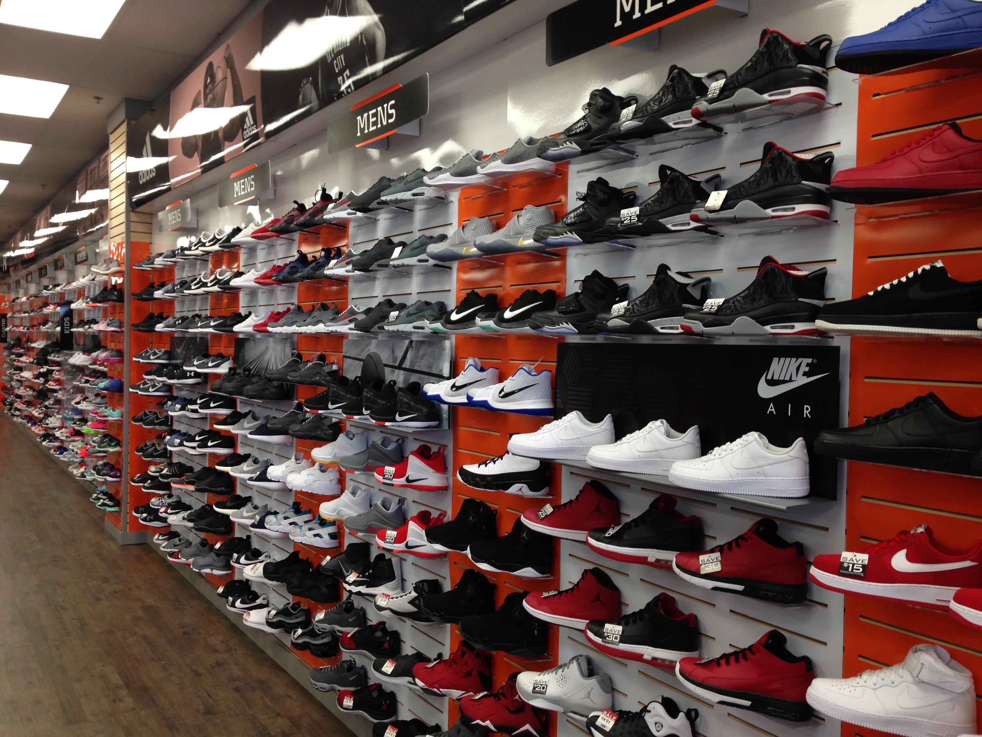 hibbett shoe store