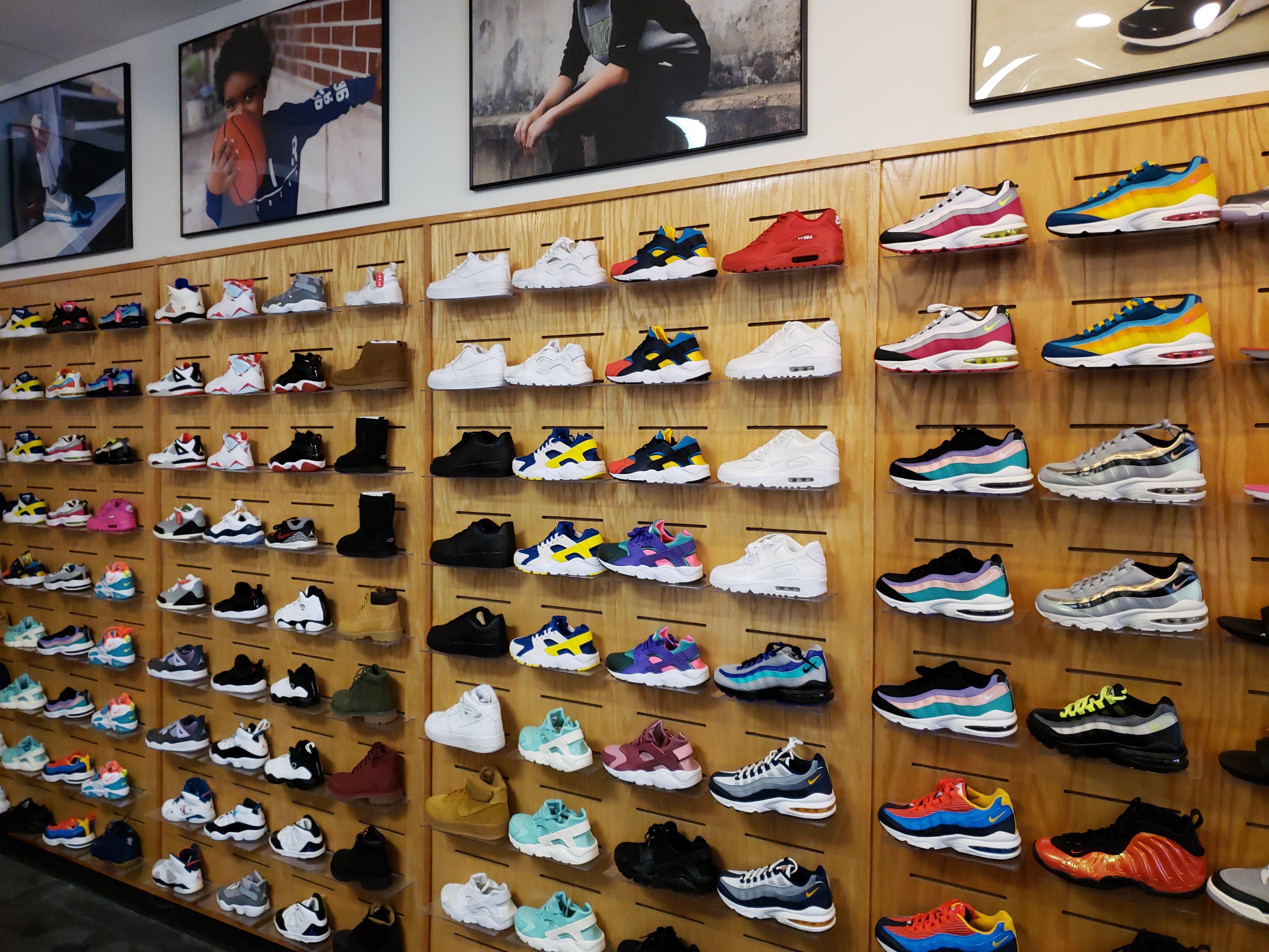 running shoe store evansville in