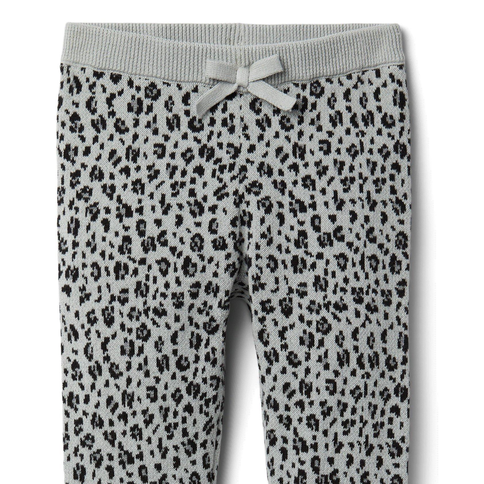 Snow Leopard Jogger image number 1