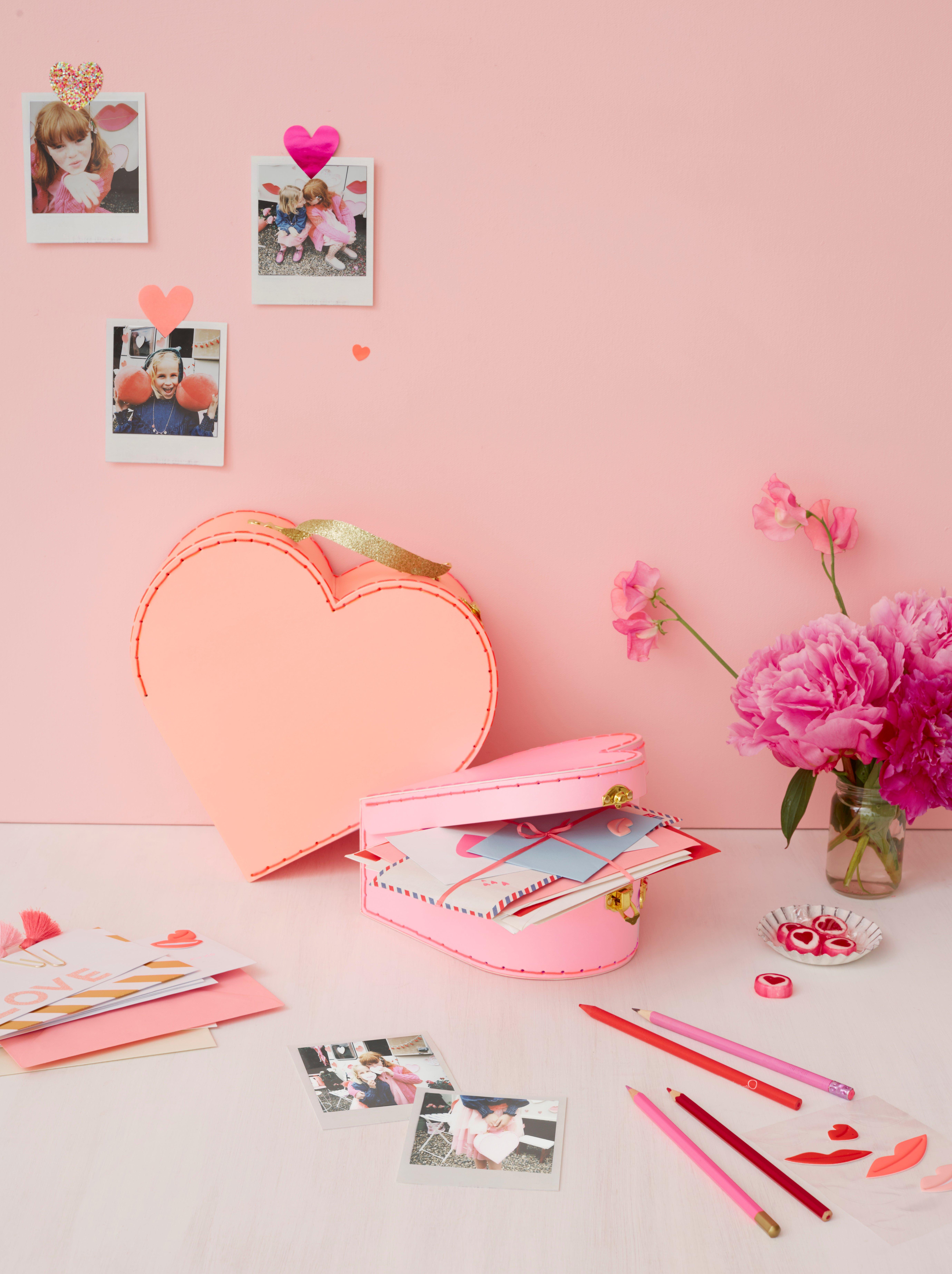 Meri Meri Heart Suitcase Set image number 1