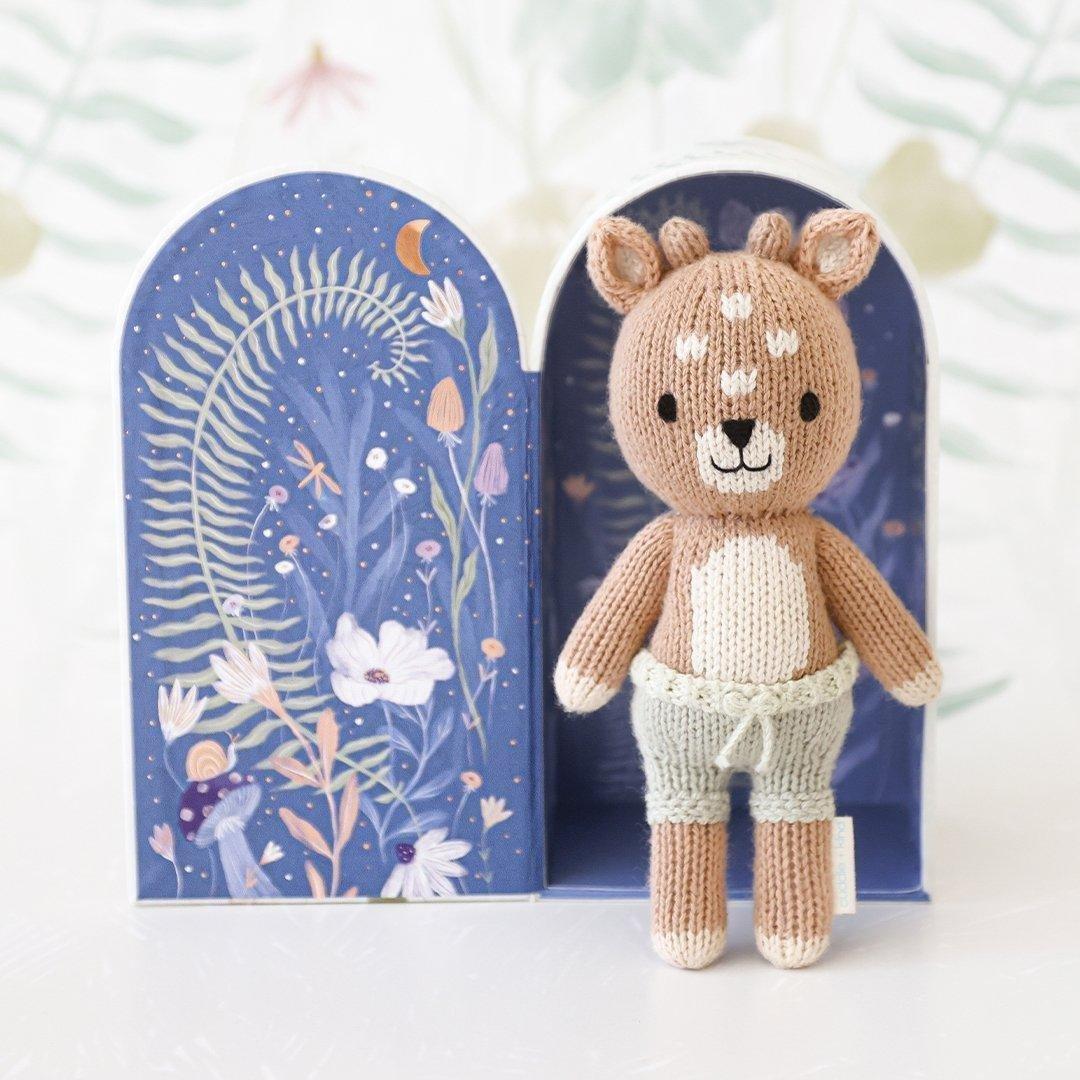 Tiny Elliott the fawn image number 4