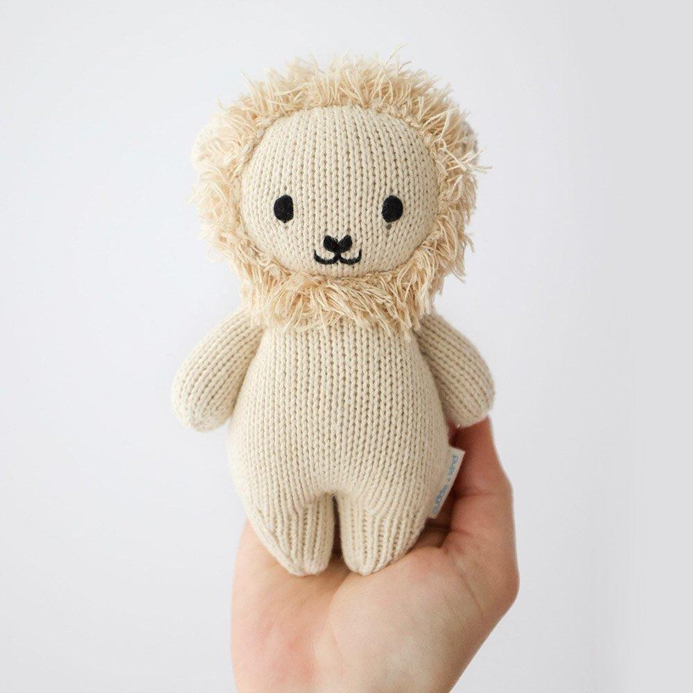 Baby lion image number 3