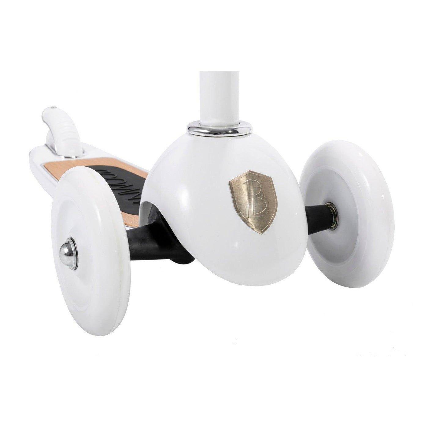 Scooter White image number 1