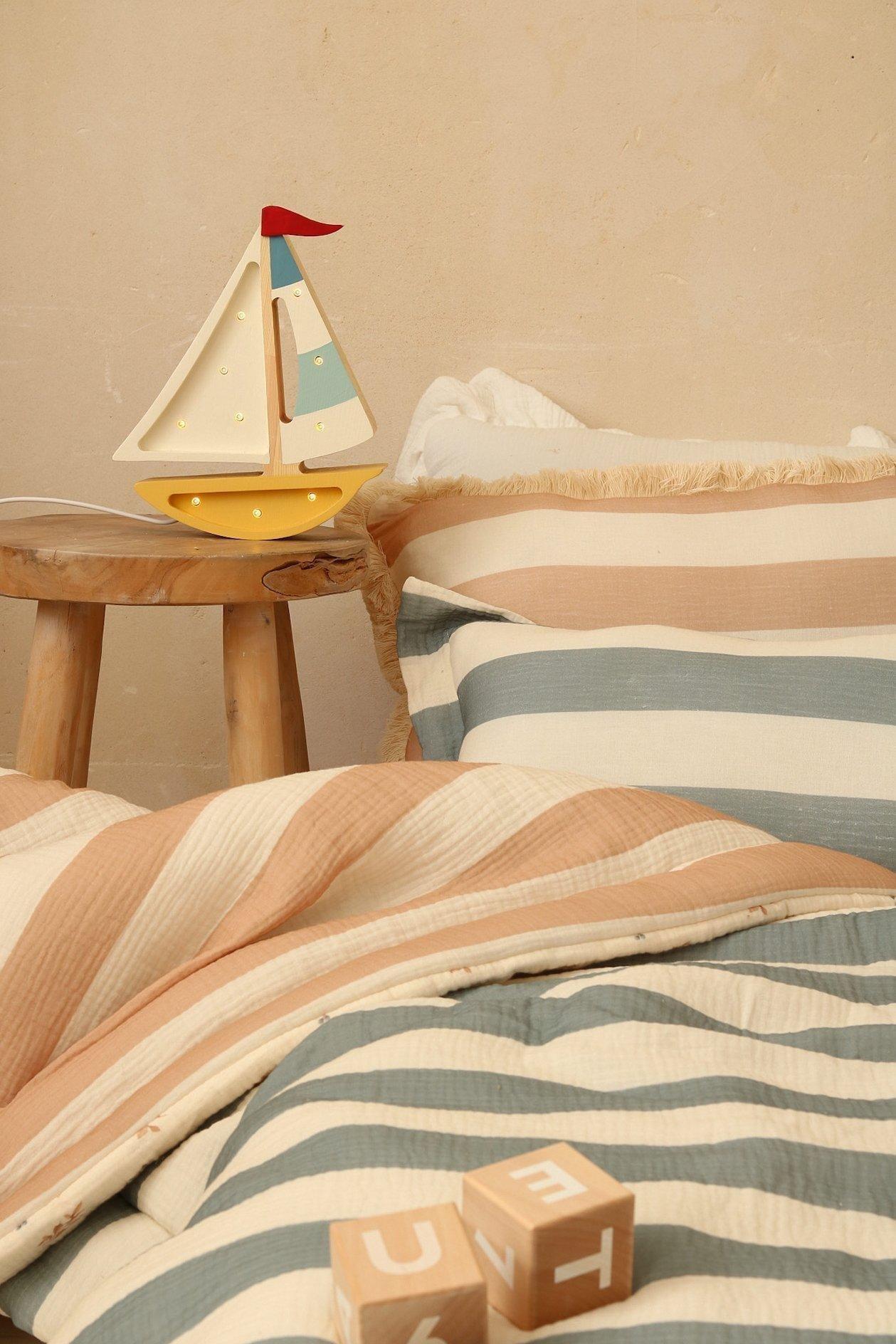 Mini Sailboat Lamp image number 1