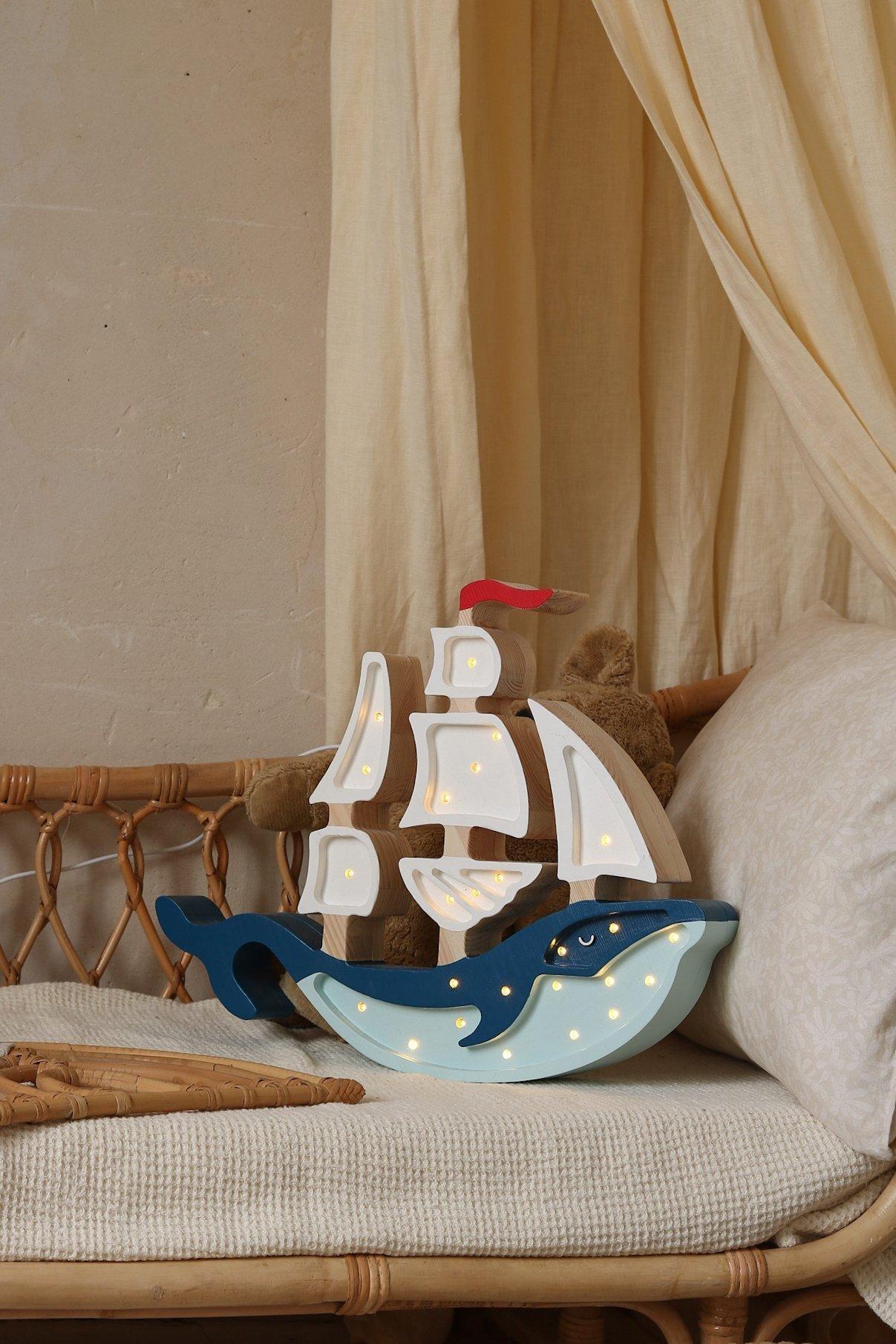 Whale Ship Lamp image number 1