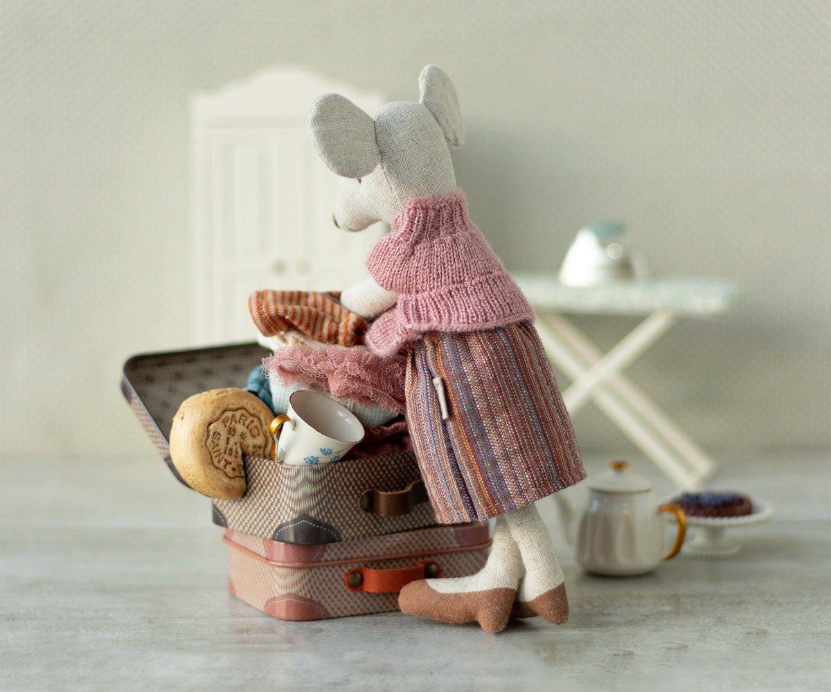 Knitted Blouse & Skirt in Suitcase, Mouse - Grandma image number 2