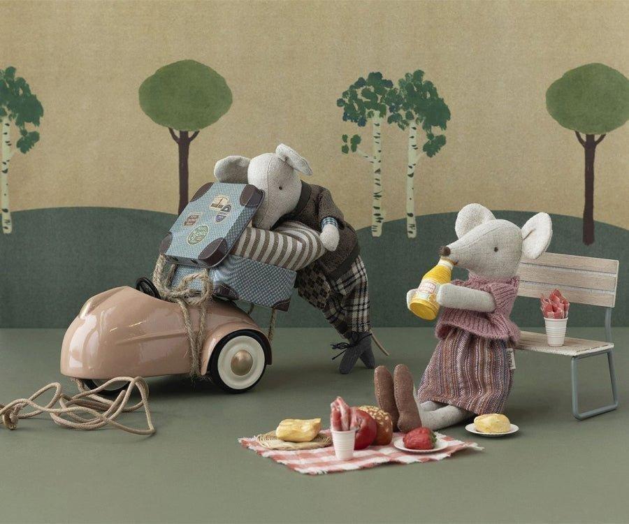 Knitted Blouse & Skirt in Suitcase, Mouse - Grandma image number 1