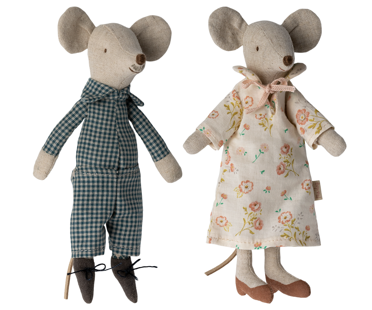 Grandma & Grandpa Mice in Cigarbox image number 3