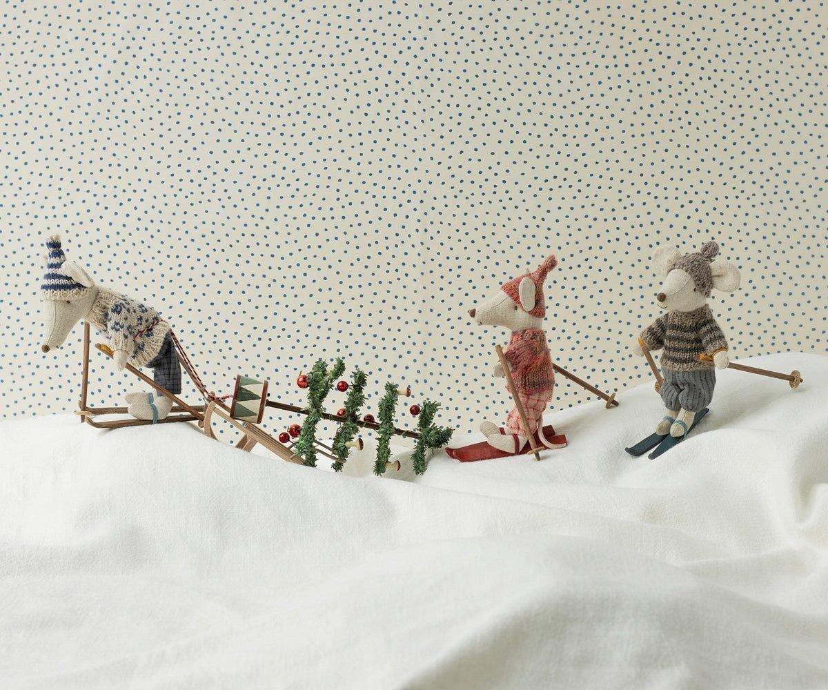 Winter mouse with ski set, Big sister - Rose image number 3